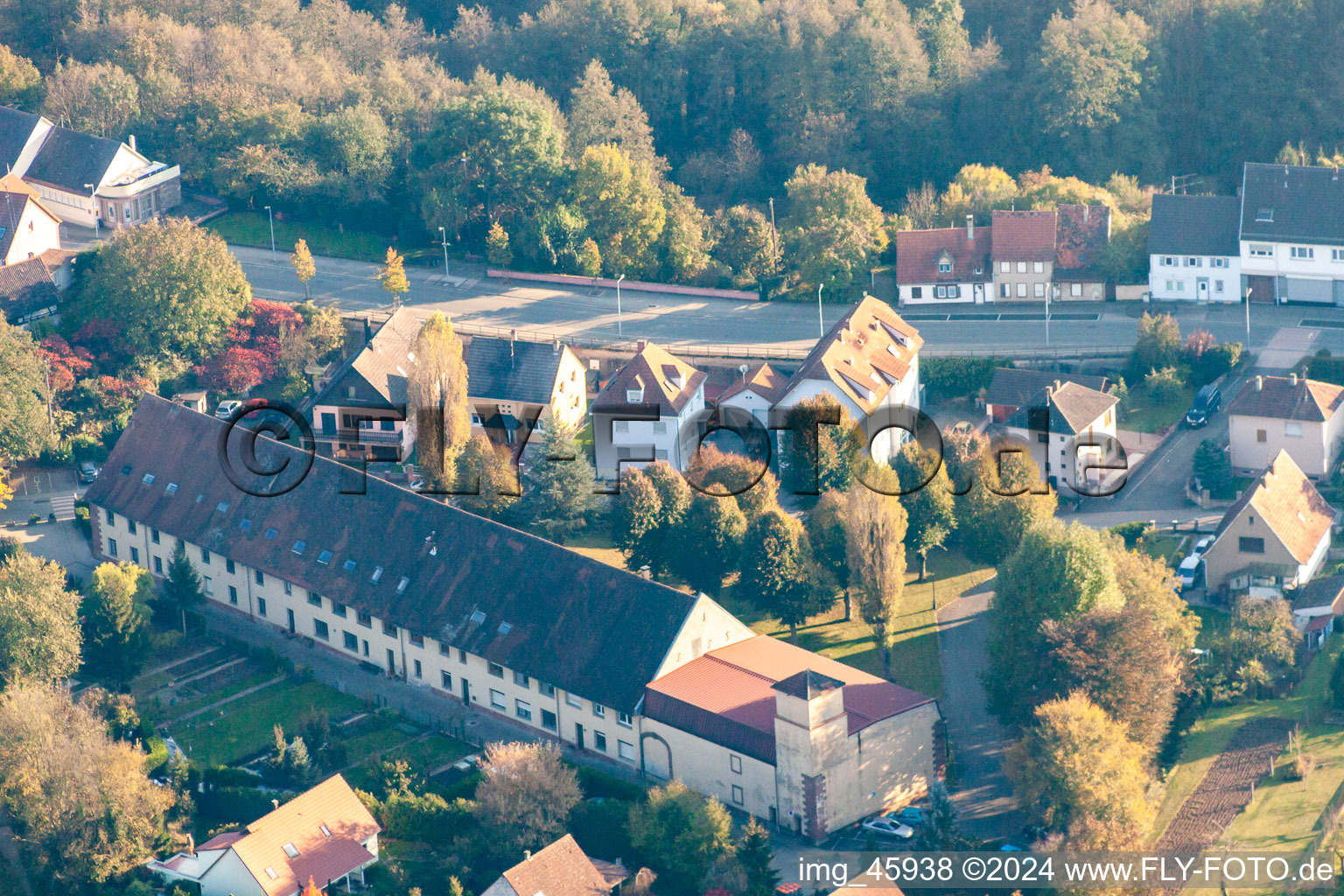 Schrägluftbild von Ortsteil Neulauterburg in Lauterbourg im Bundesland Bas-Rhin, Frankreich