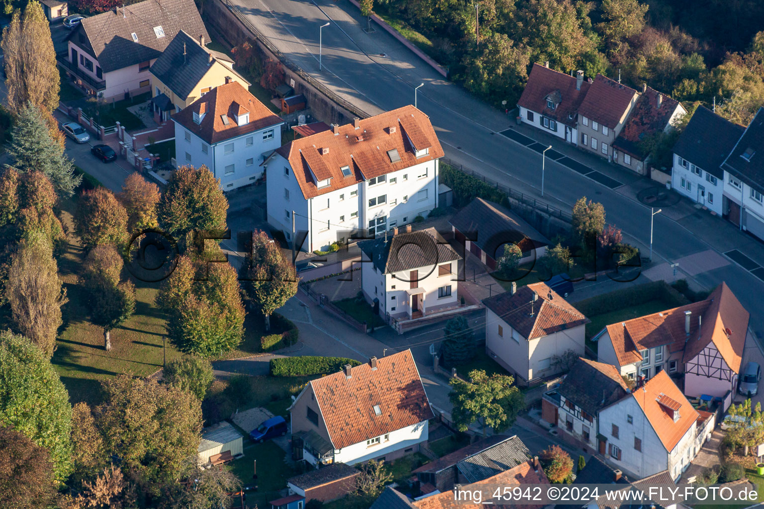 Berg im Bundesland Rheinland-Pfalz, Deutschland von einer Drohne aus