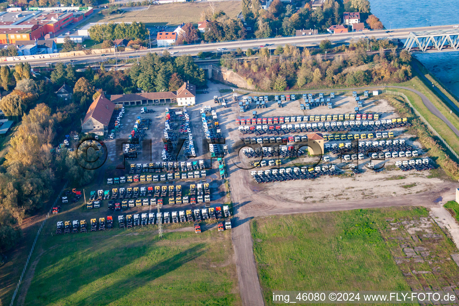 Luftbild von Maximiliansau, LKW Lager in Wörth am Rhein im Bundesland Rheinland-Pfalz, Deutschland