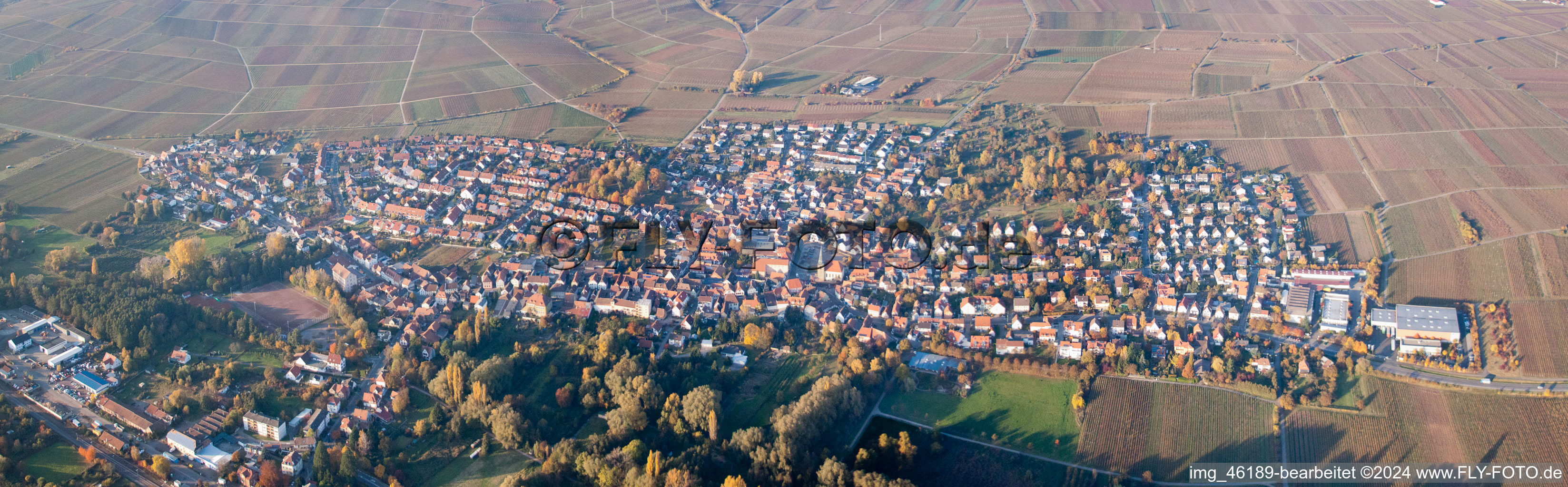Panorama Perspektive der Ortsansicht der Straßen und Häuser der Wohngebiete im Ortsteil Godramstein in Landau in der Pfalz im Bundesland Rheinland-Pfalz, Deutschland