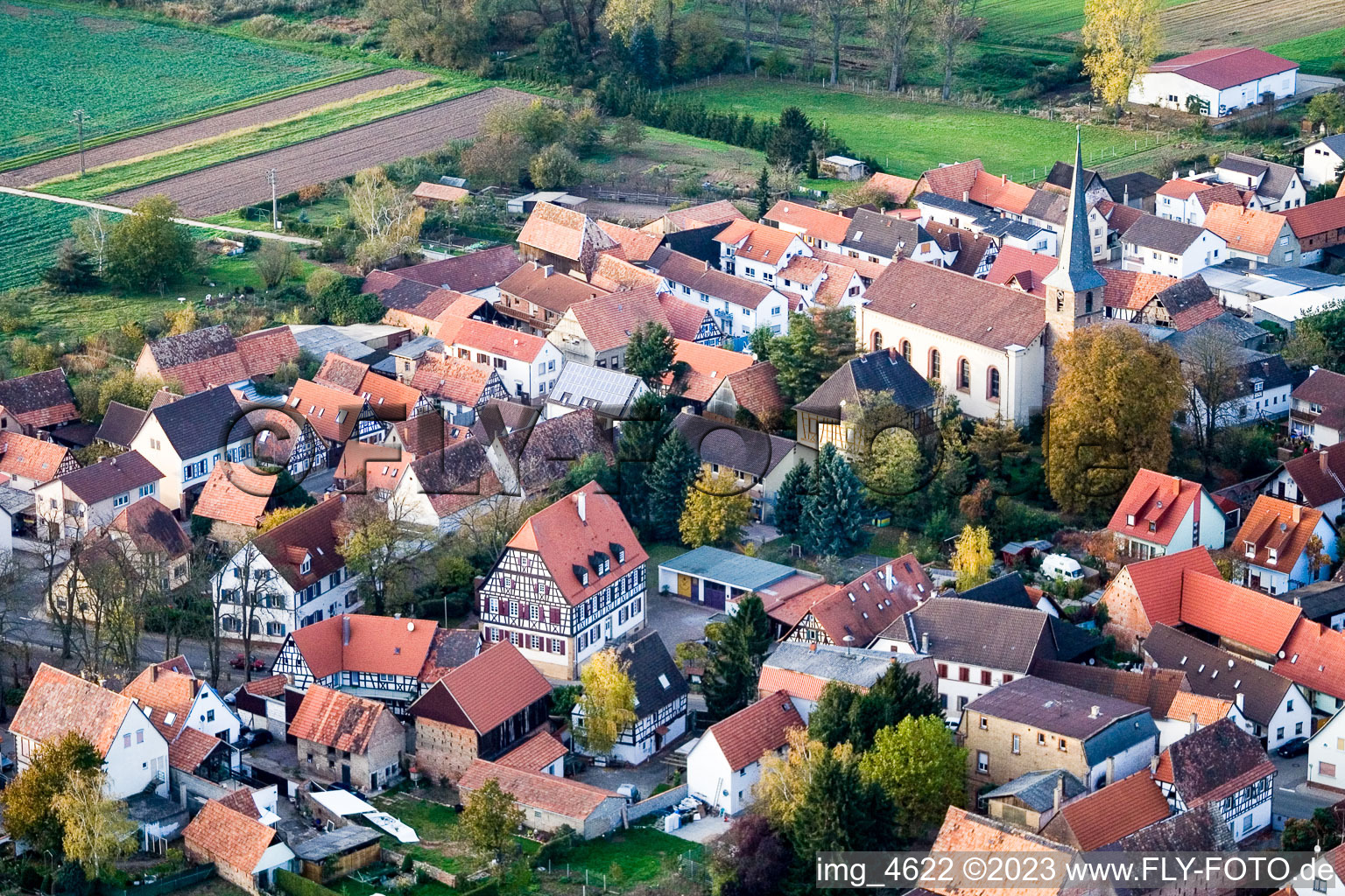 Luftbild von Knittelsheim, Hauptstraße / Kirchstr im Bundesland Rheinland-Pfalz, Deutschland
