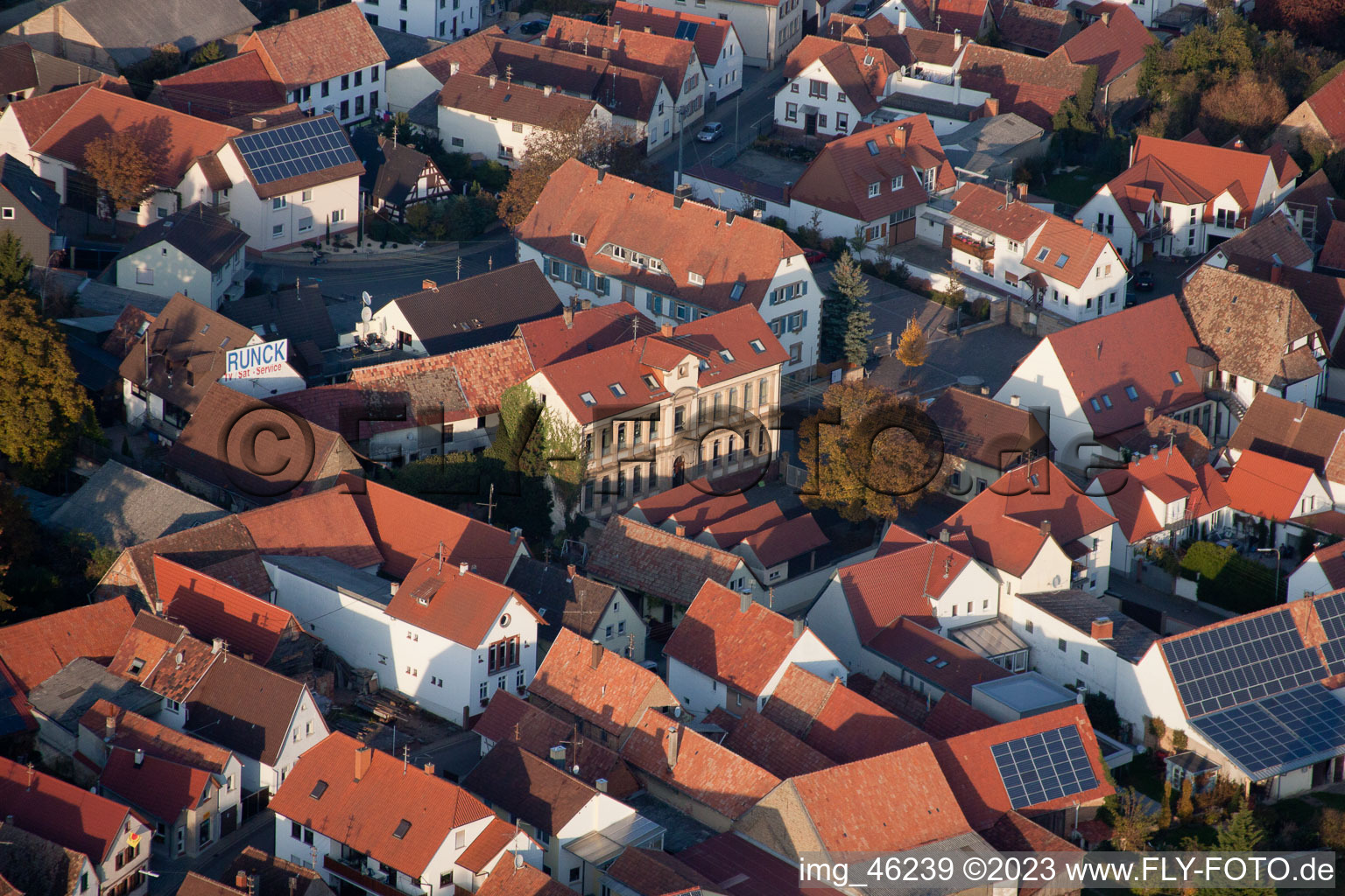 Drohnenbild von Essingen im Bundesland Rheinland-Pfalz, Deutschland