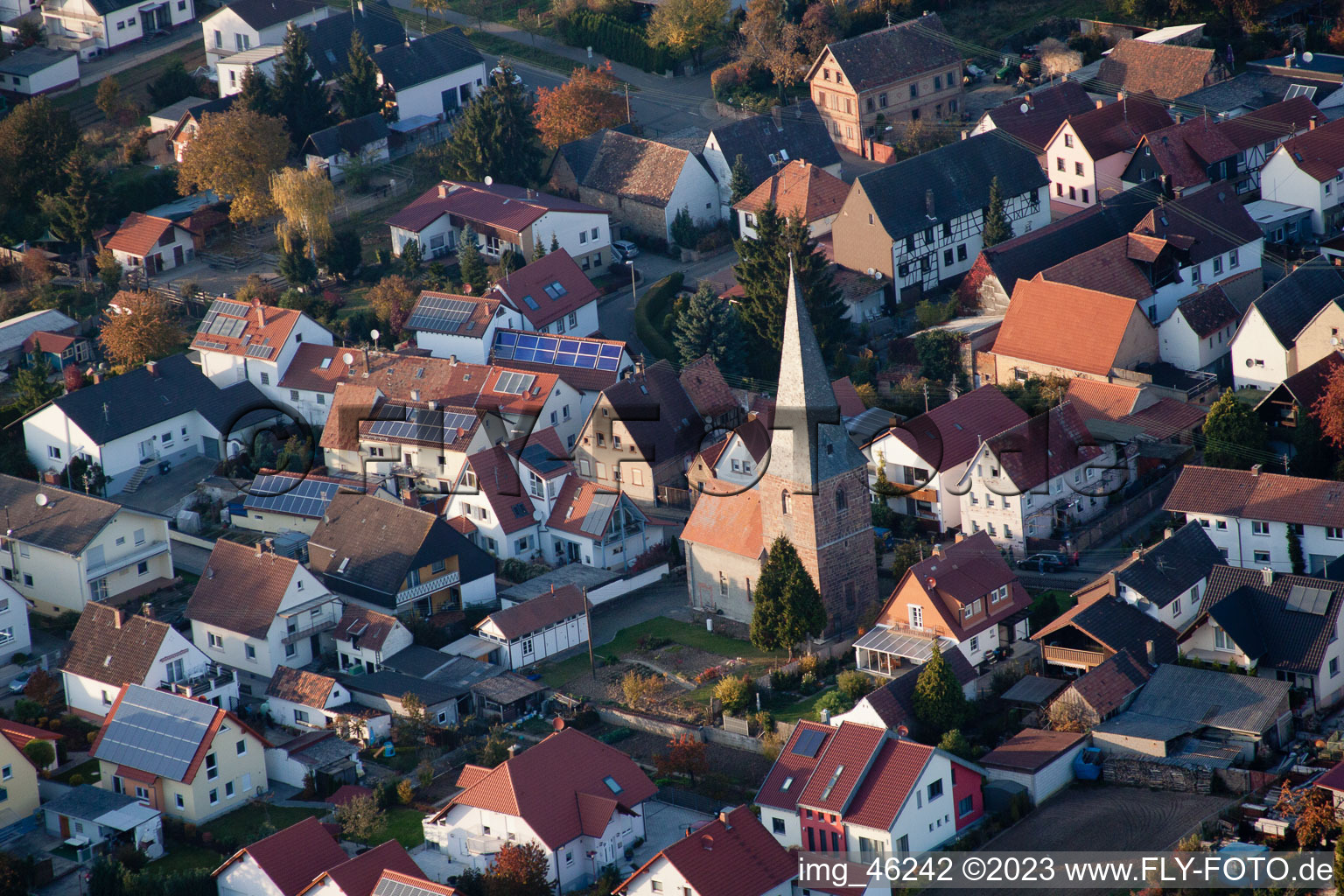 Essingen im Bundesland Rheinland-Pfalz, Deutschland von einer Drohne aus