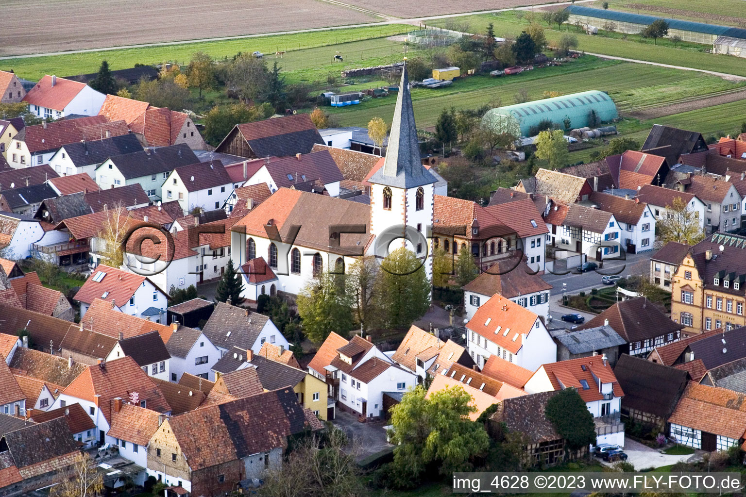 Schrägluftbild von Ottersheim bei Landau im Bundesland Rheinland-Pfalz, Deutschland