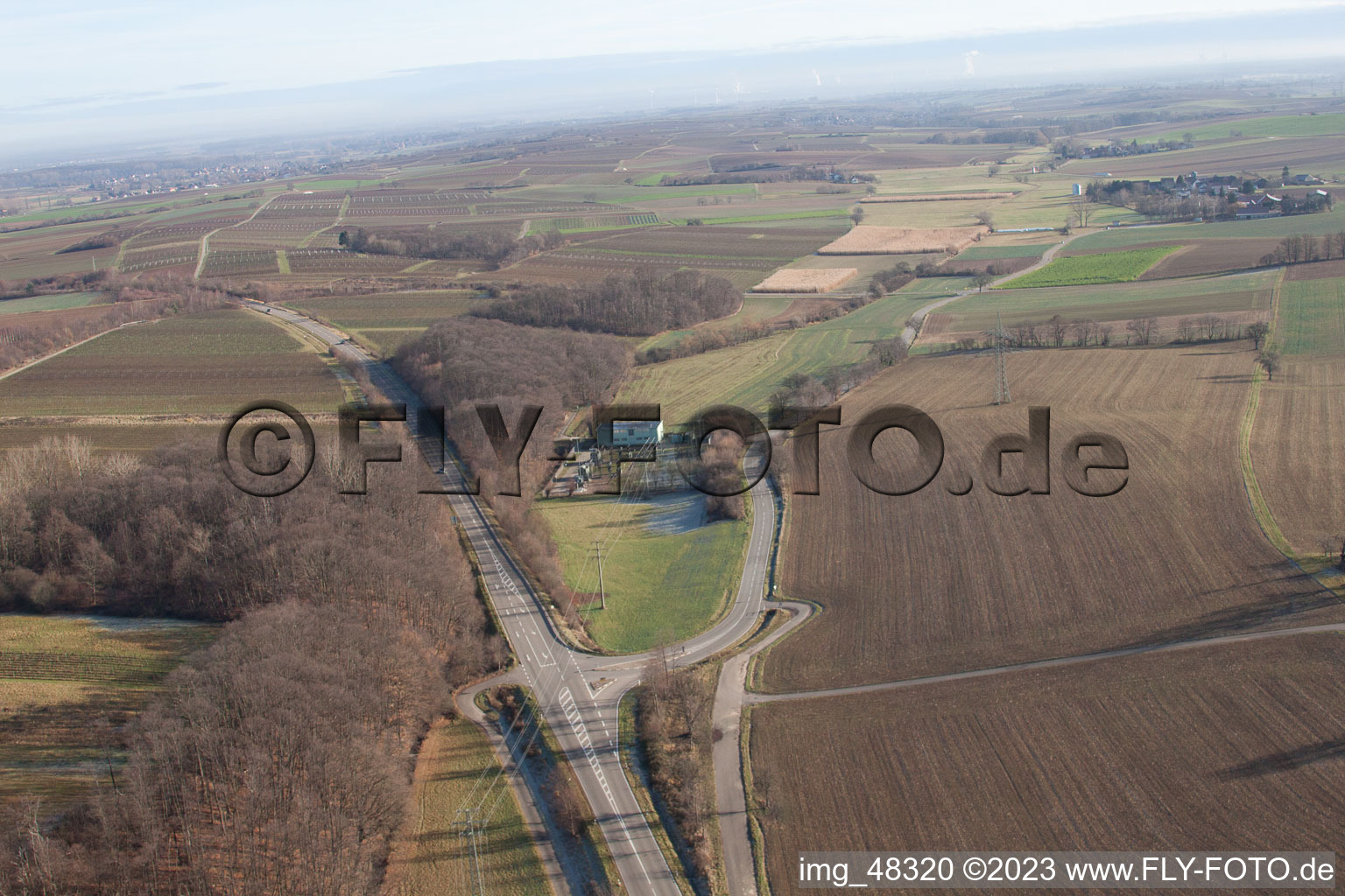 Drohnenaufname von Umspannwerk in Bad Bergzabern im Bundesland Rheinland-Pfalz, Deutschland