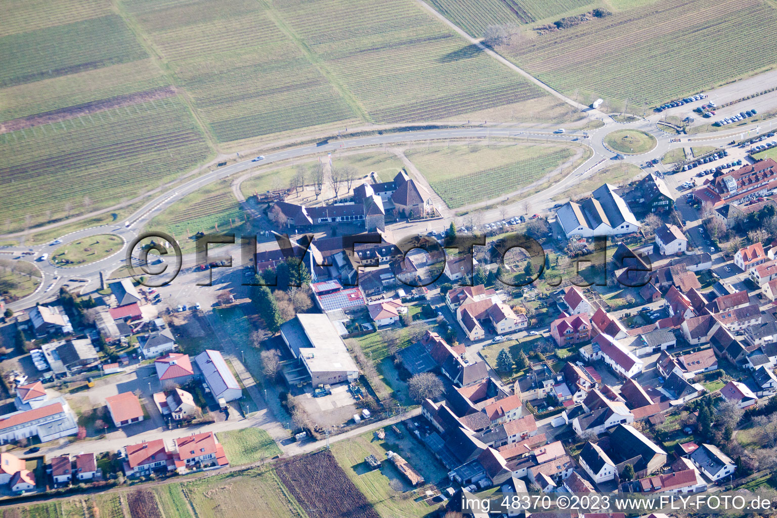 Ortsteil Schweigen in Schweigen-Rechtenbach im Bundesland Rheinland-Pfalz, Deutschland von einer Drohne aus