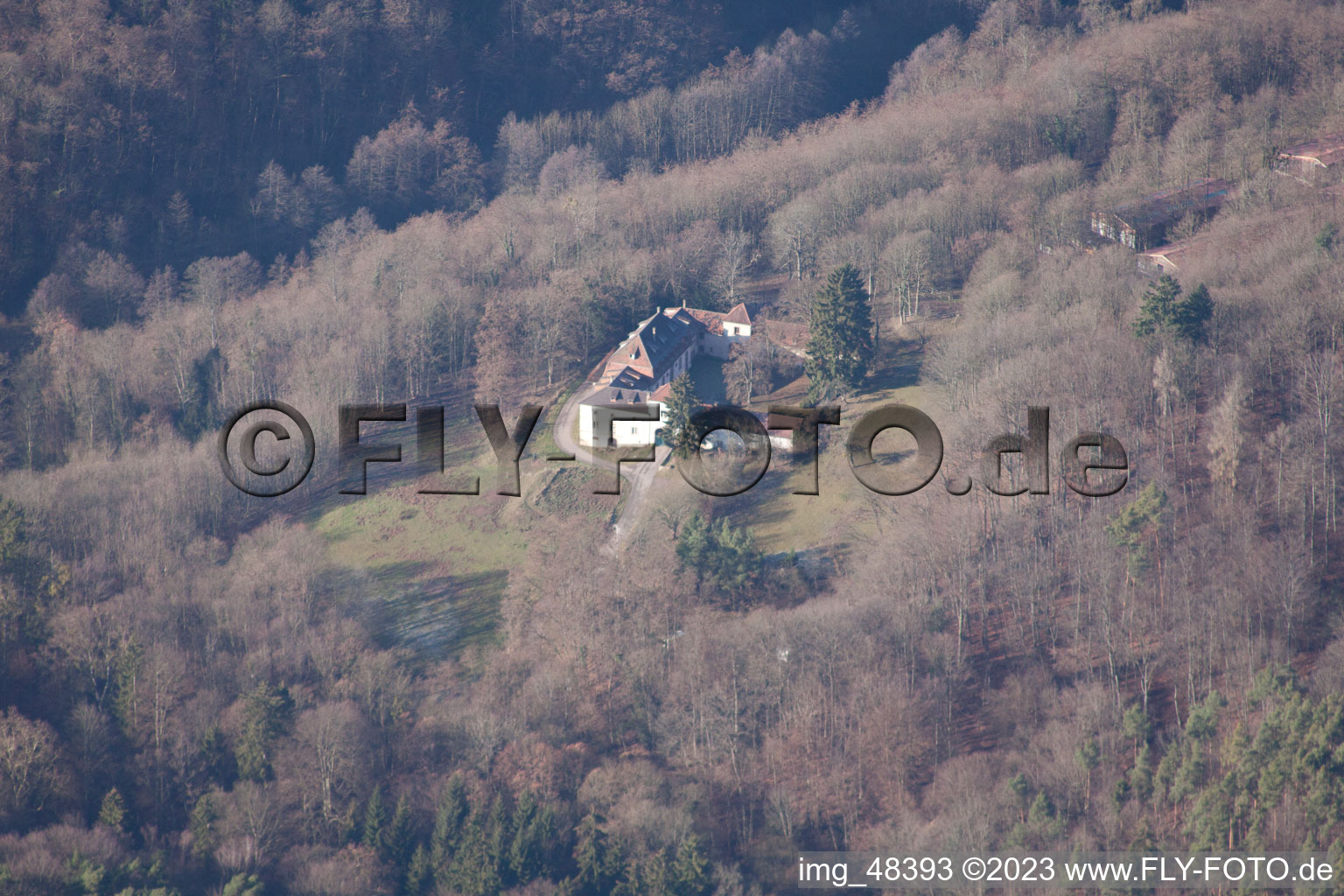 Luftbild von Weiler, Chateau Langenberg im Bundesland Bas-Rhin, Frankreich