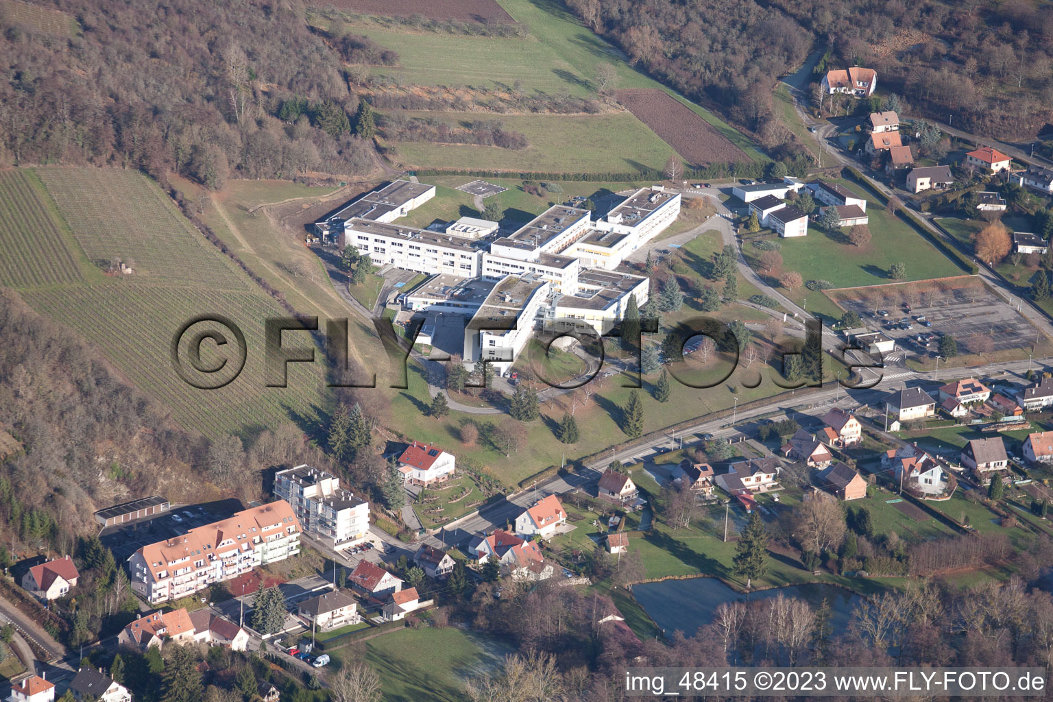 Luftaufnahme von Wissembourg, Krankenhaus im Bundesland Bas-Rhin, Frankreich