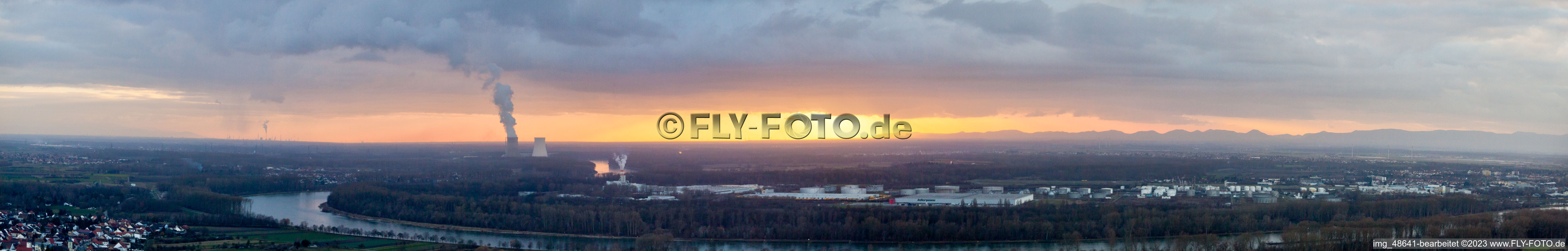 Panorama der Rheinschleife von Nordosten in Speyer im Bundesland Rheinland-Pfalz, Deutschland