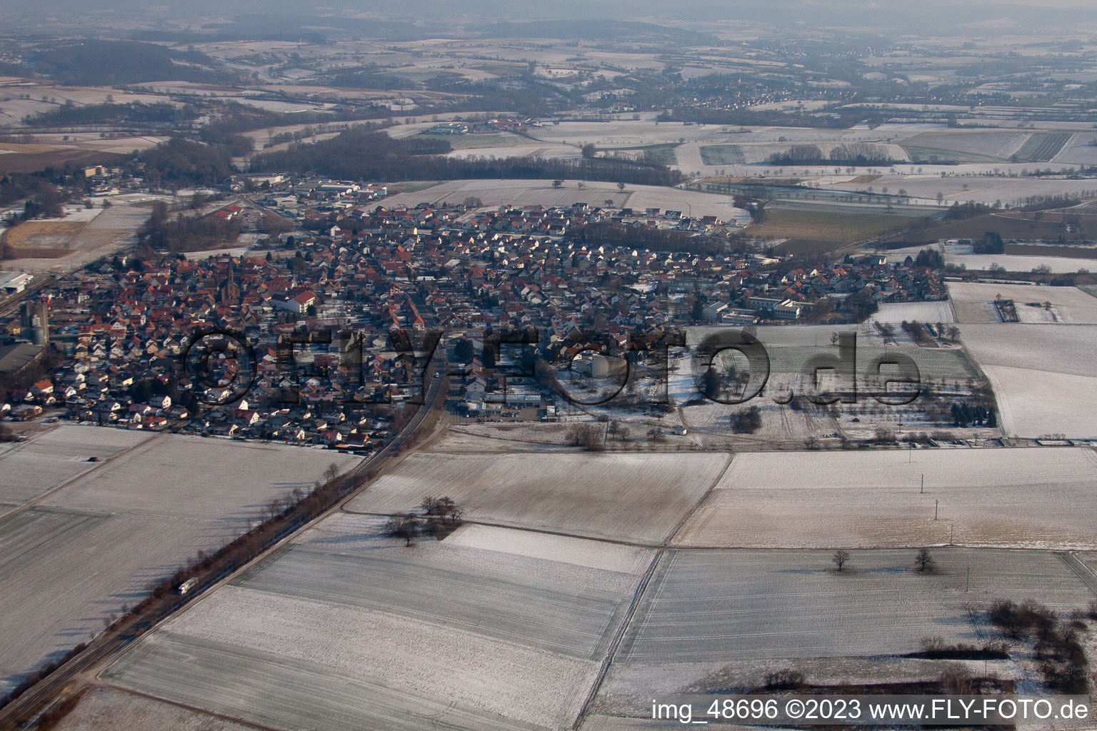 Luftbild von Im Winter von Westen im Ortsteil Münzesheim in Kraichtal im Bundesland Baden-Württemberg, Deutschland
