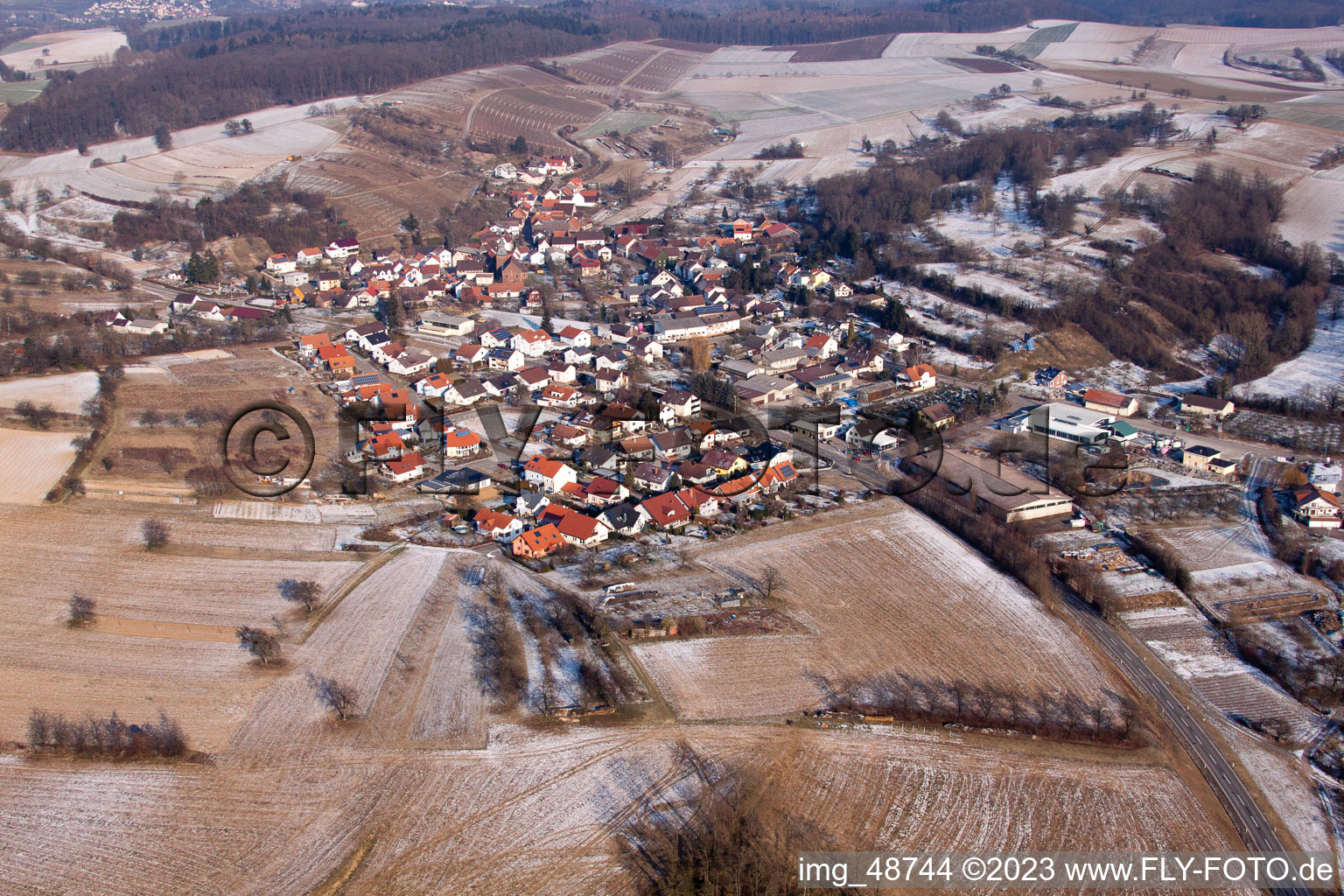 Drohnenbild von Neuenbürg im Bundesland Baden-Württemberg, Deutschland