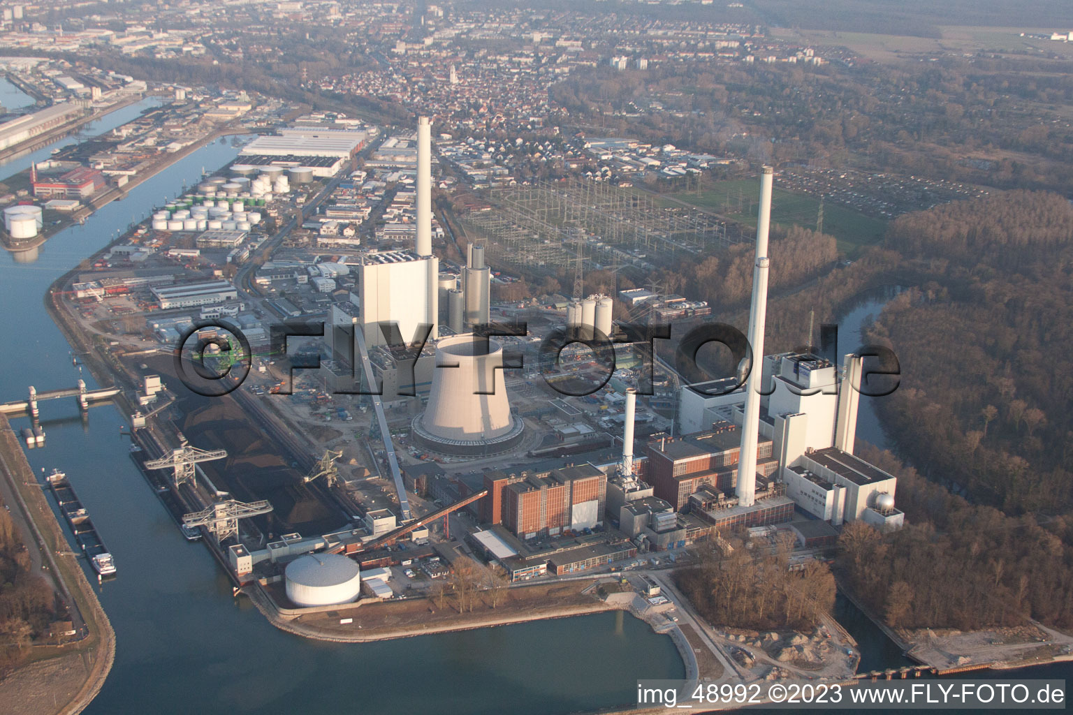Rheinhafen, ENBW-Neubau in Karlsruhe im Bundesland Baden-Württemberg, Deutschland aus der Luft betrachtet