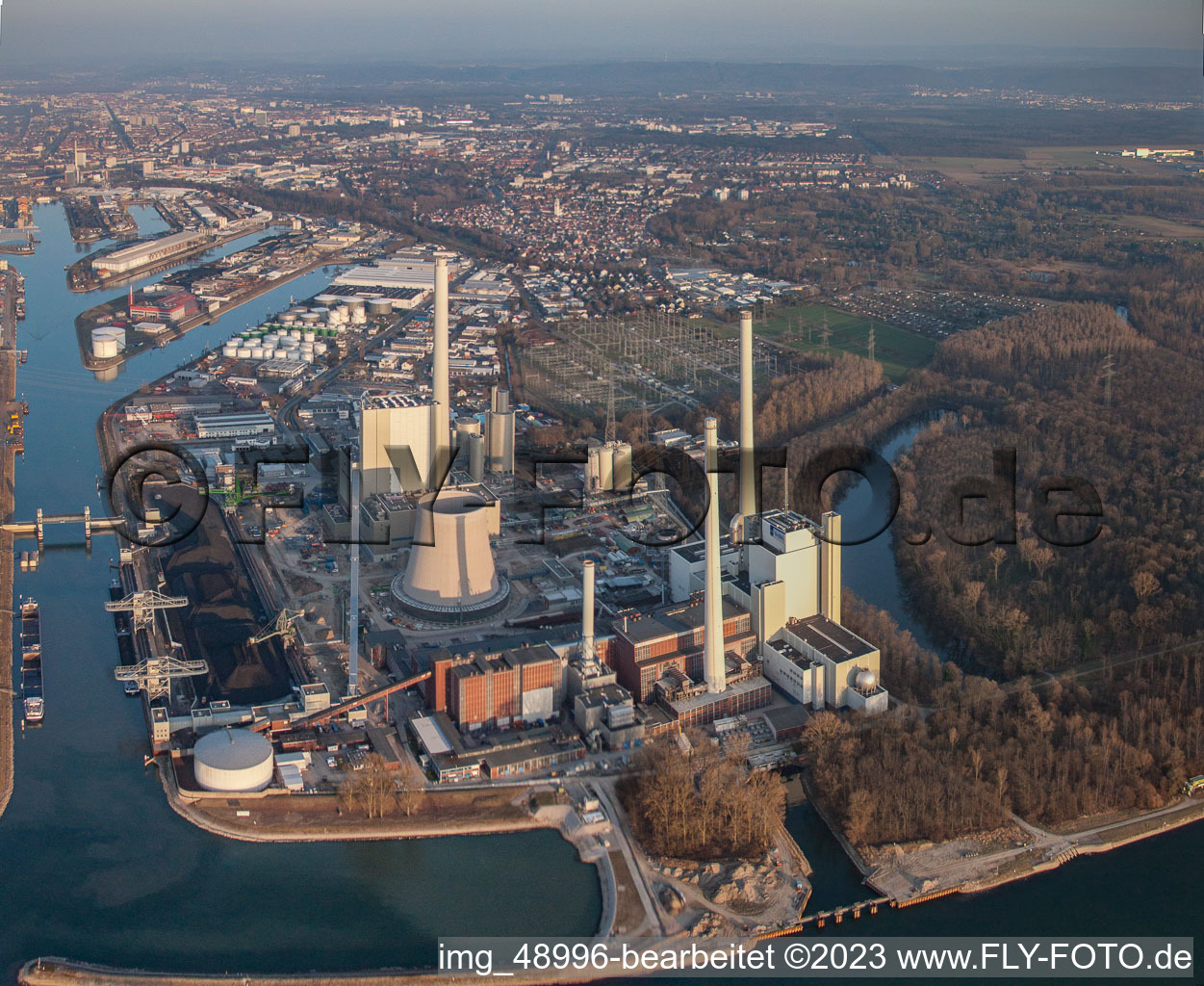 Rheinhafen, ENBW-Neubau in Karlsruhe im Bundesland Baden-Württemberg, Deutschland aus der Drohnenperspektive