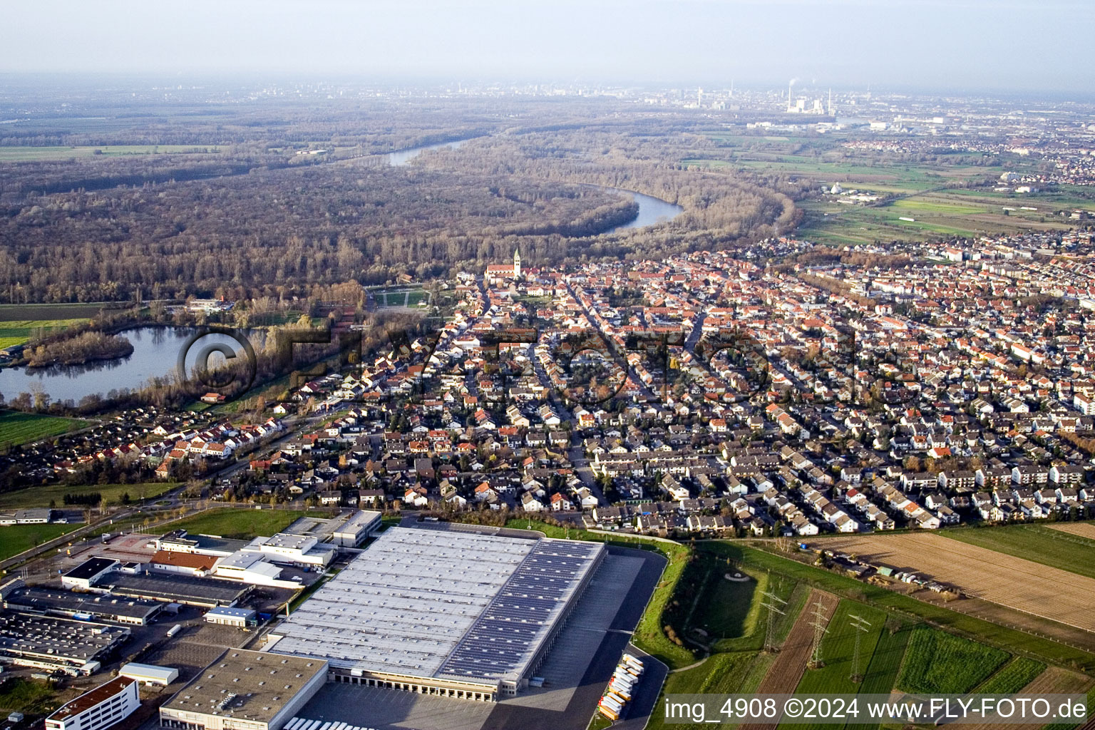 Ketsch von Süden im Bundesland Baden-Württemberg, Deutschland