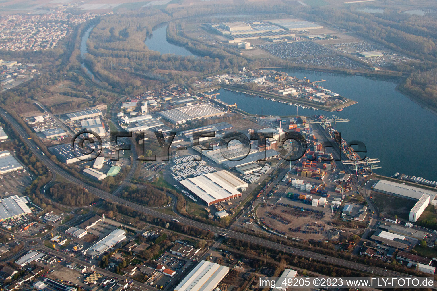 Germersheim, Hafen im Bundesland Rheinland-Pfalz, Deutschland von der Drohne aus gesehen