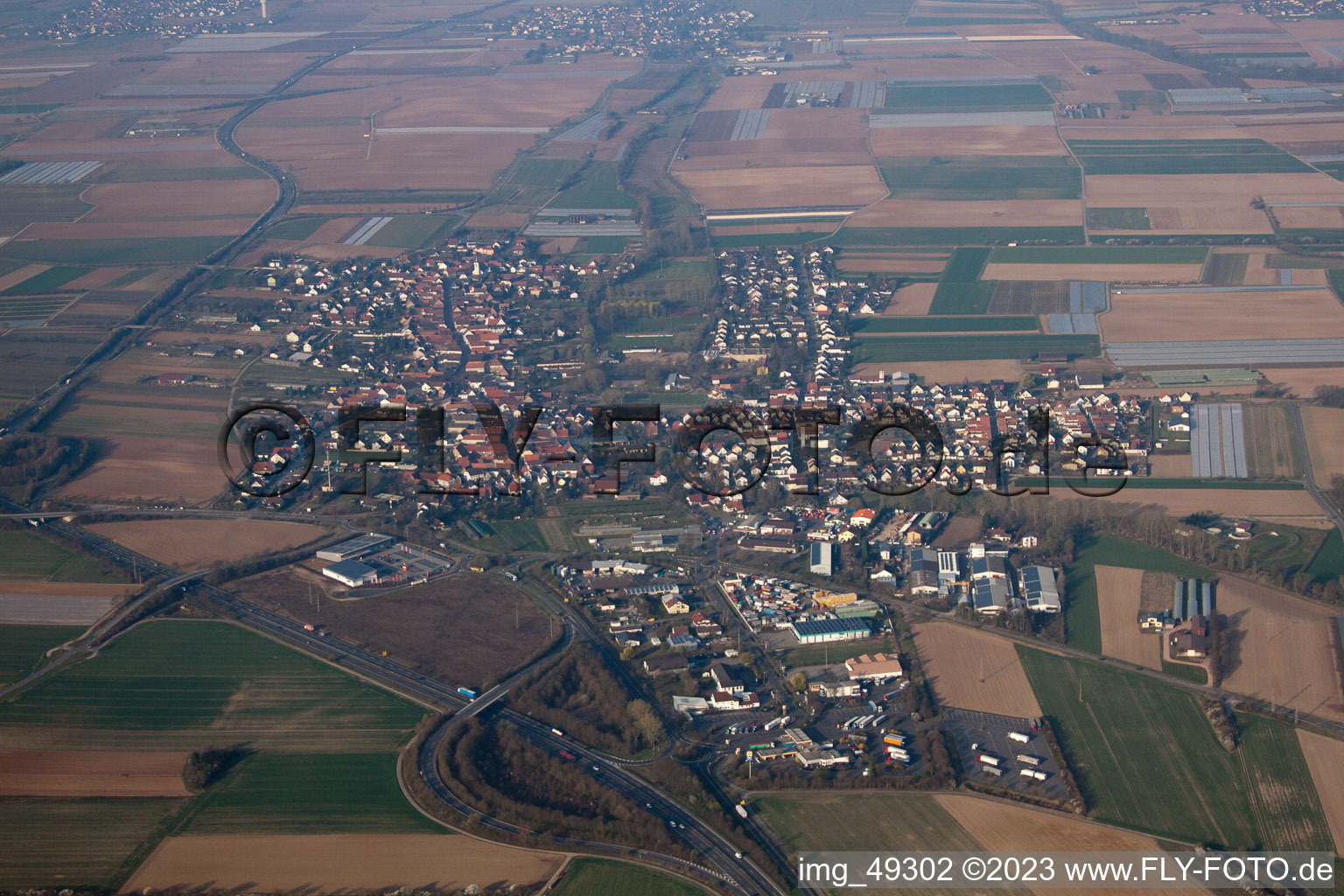 Drohnenbild von Harthausen im Bundesland Rheinland-Pfalz, Deutschland