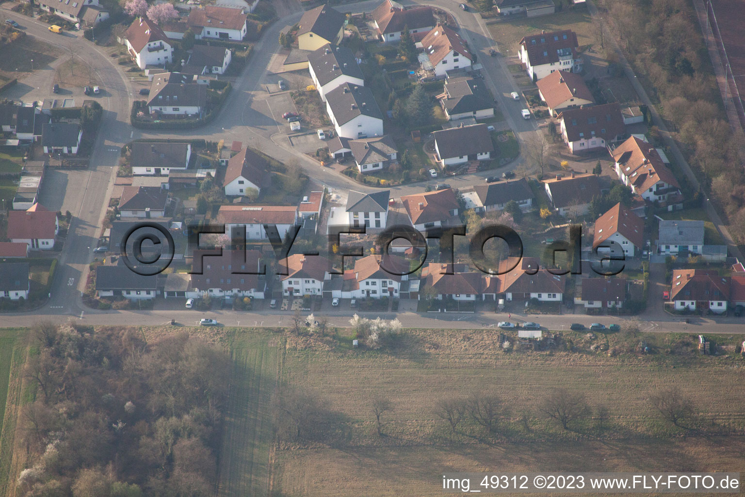 Lingenfeld im Bundesland Rheinland-Pfalz, Deutschland von der Drohne aus gesehen