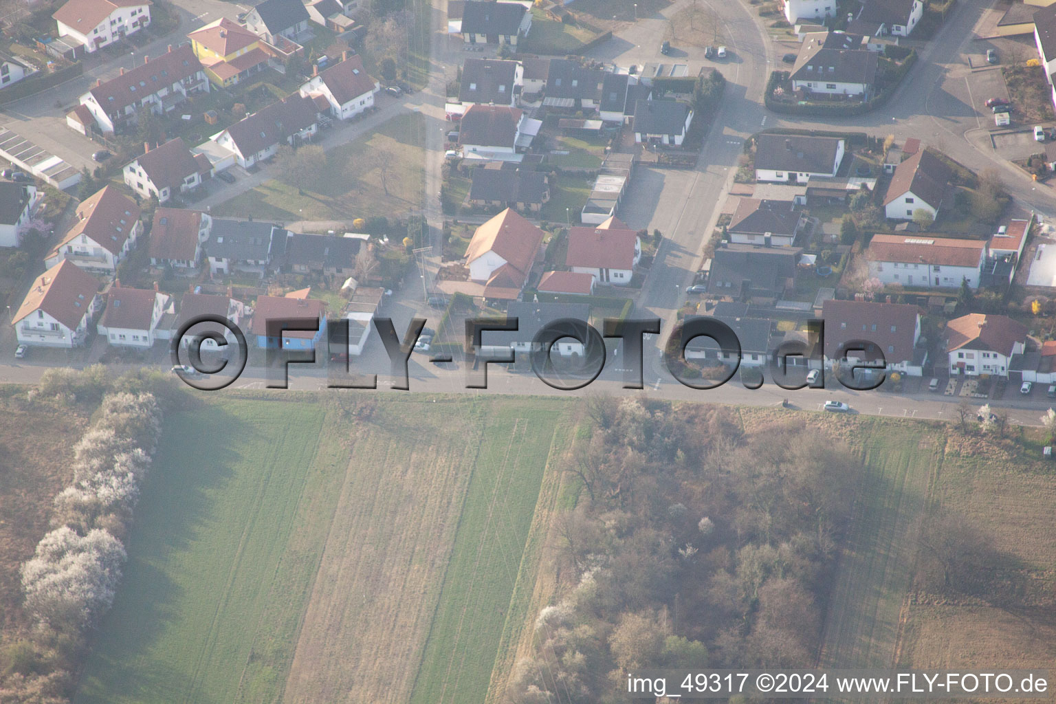 Schrägluftbild von Lingenfeld im Bundesland Rheinland-Pfalz, Deutschland