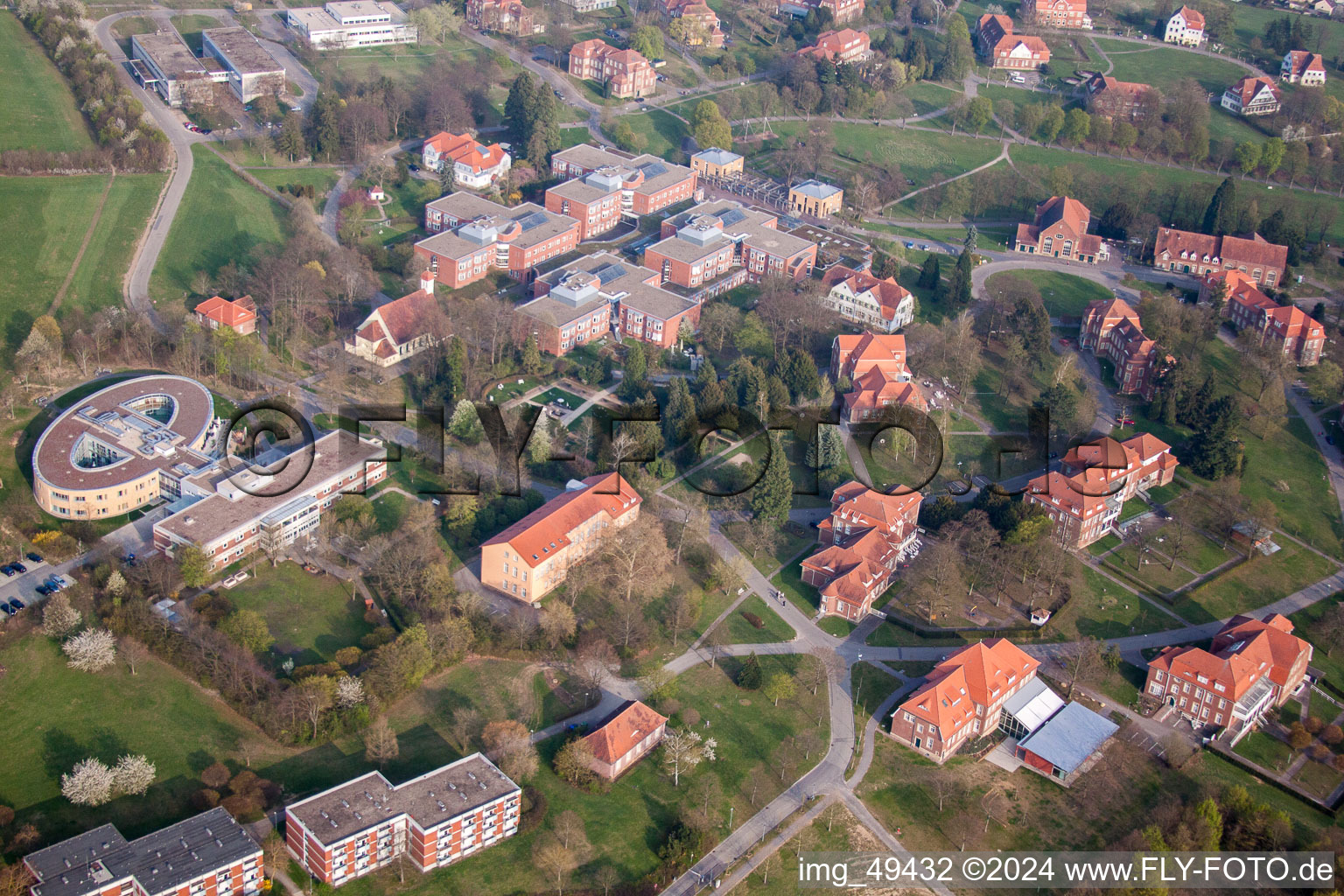 Klinikgelände des Psychiatrischen Zentrum Nordbaden in Wiesloch im Ortsteil Altwiesloch im Bundesland Baden-Württemberg, Deutschland vom Flugzeug aus