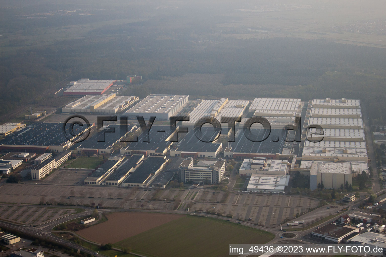 Luftbild von Walldorf, Industriegebiet, Heidelberger Druckmaschinen AG im Bundesland Baden-Württemberg, Deutschland