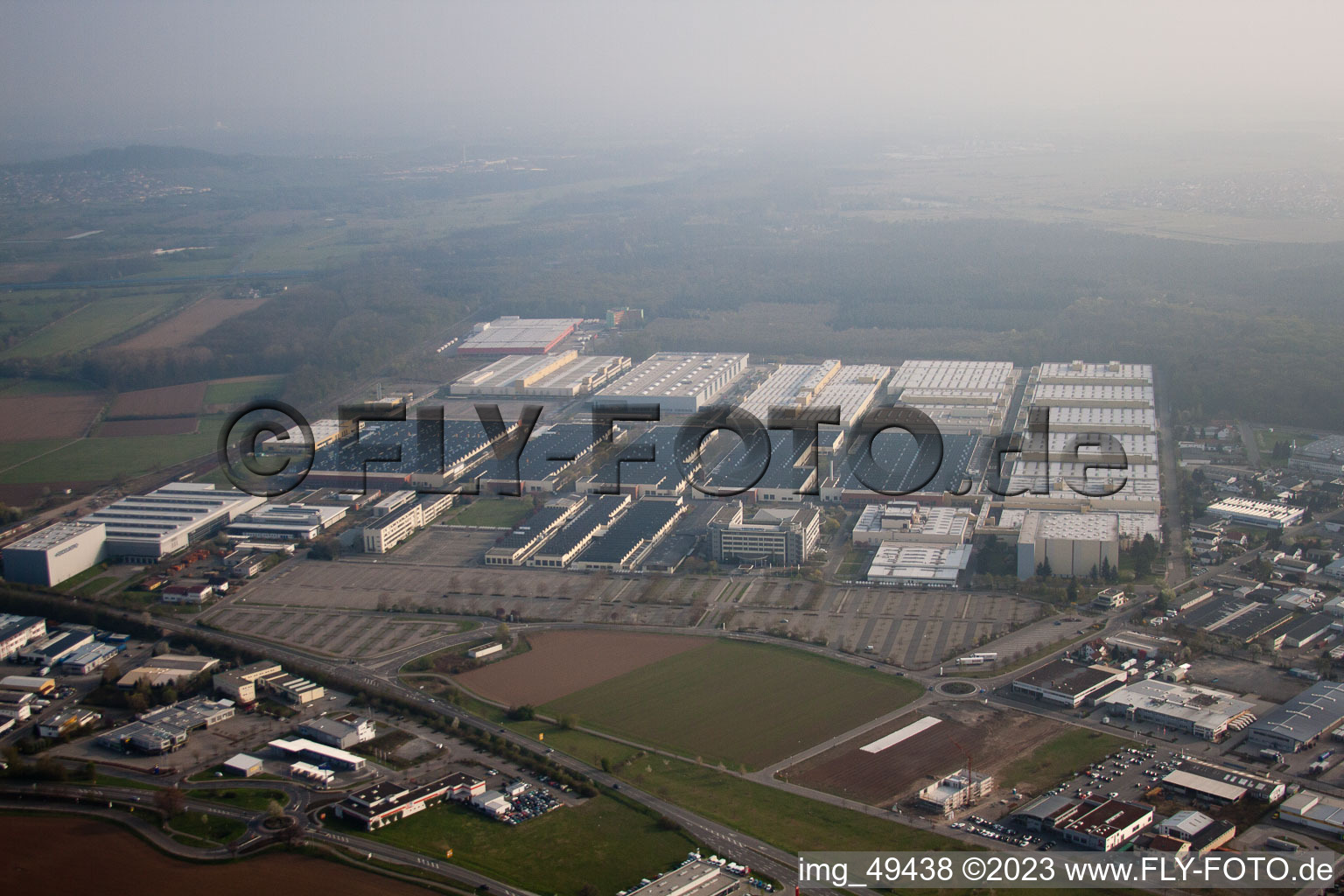 Luftaufnahme von Walldorf, Industriegebiet, Heidelberger Druckmaschinen AG im Bundesland Baden-Württemberg, Deutschland