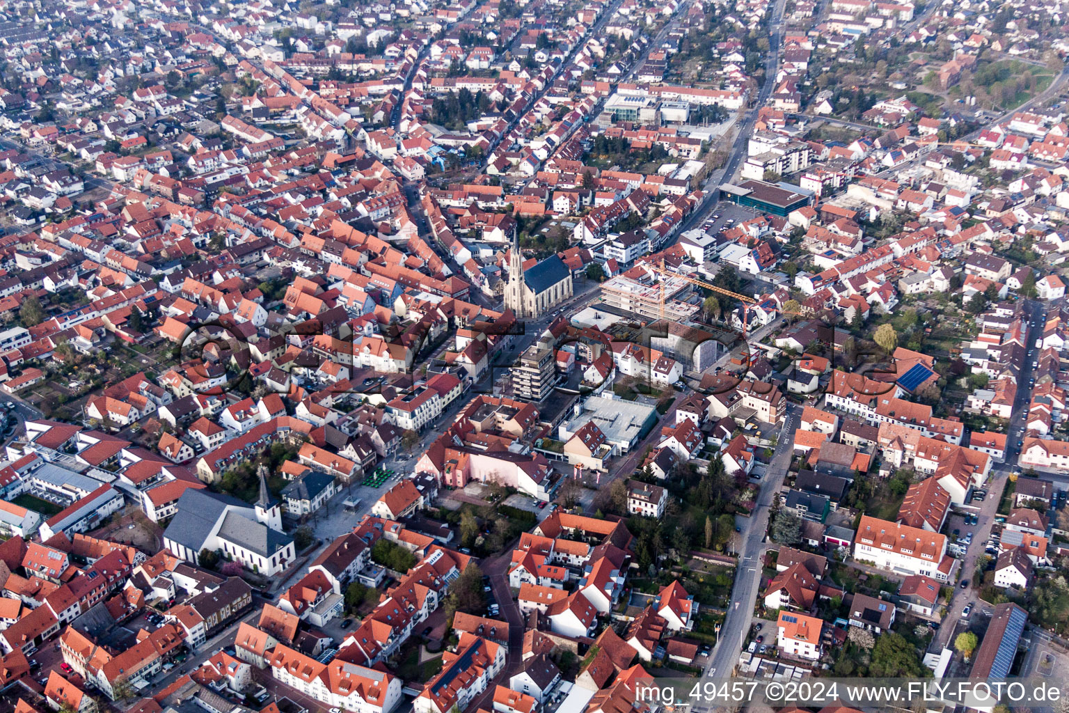 Schrägluftbild von Ortsansicht der Straßen und Häuser der Wohngebiete in Walldorf im Bundesland Baden-Württemberg, Deutschland