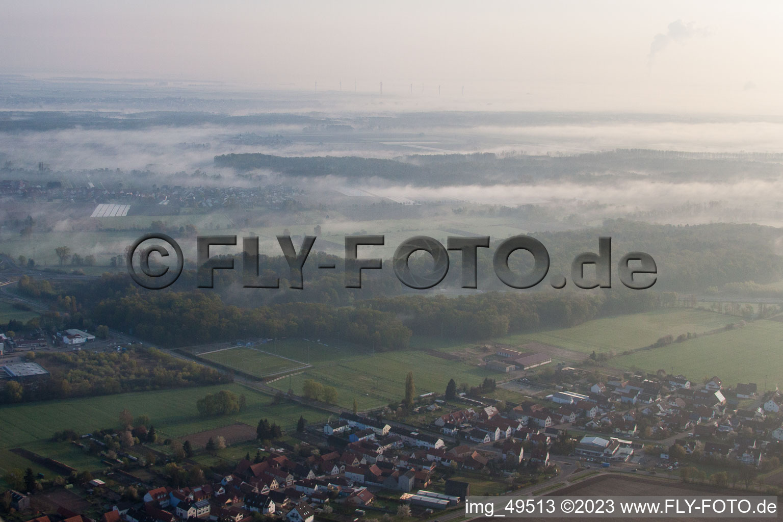 Ortsteil Minderslachen in Kandel im Bundesland Rheinland-Pfalz, Deutschland von einer Drohne aus