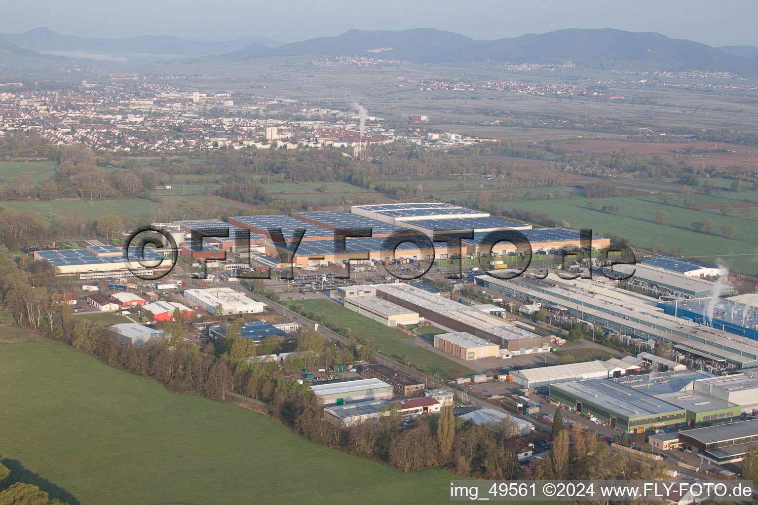 Schrägluftbild von Offenbach an der Queich, Industriegebiet im Bundesland Rheinland-Pfalz, Deutschland