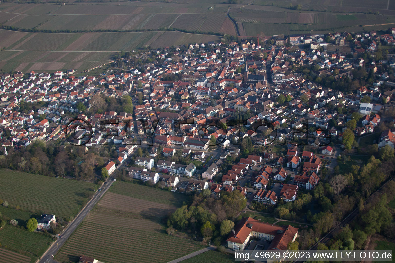 Luftbild von Deidesheim im Bundesland Rheinland-Pfalz, Deutschland