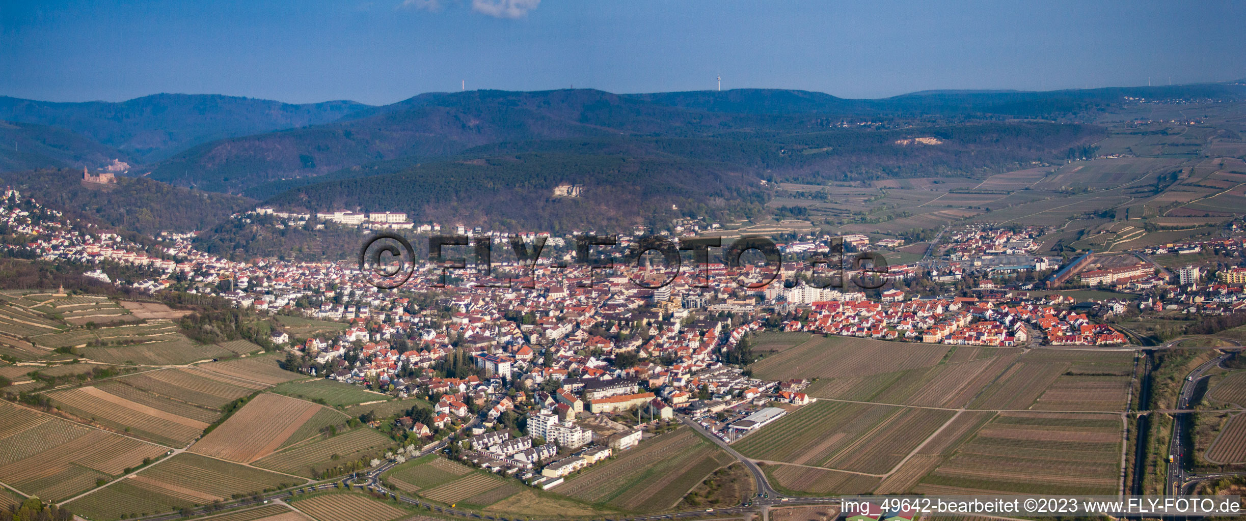 Luftbild von Von Westen in Bad Dürkheim im Bundesland Rheinland-Pfalz, Deutschland
