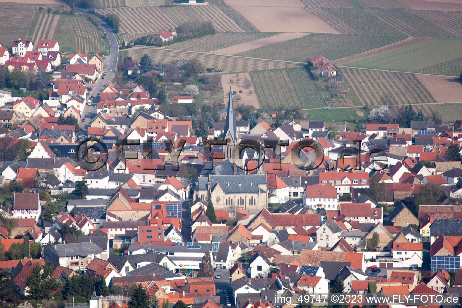 Saulheim im Bundesland Rheinland-Pfalz, Deutschland von oben gesehen