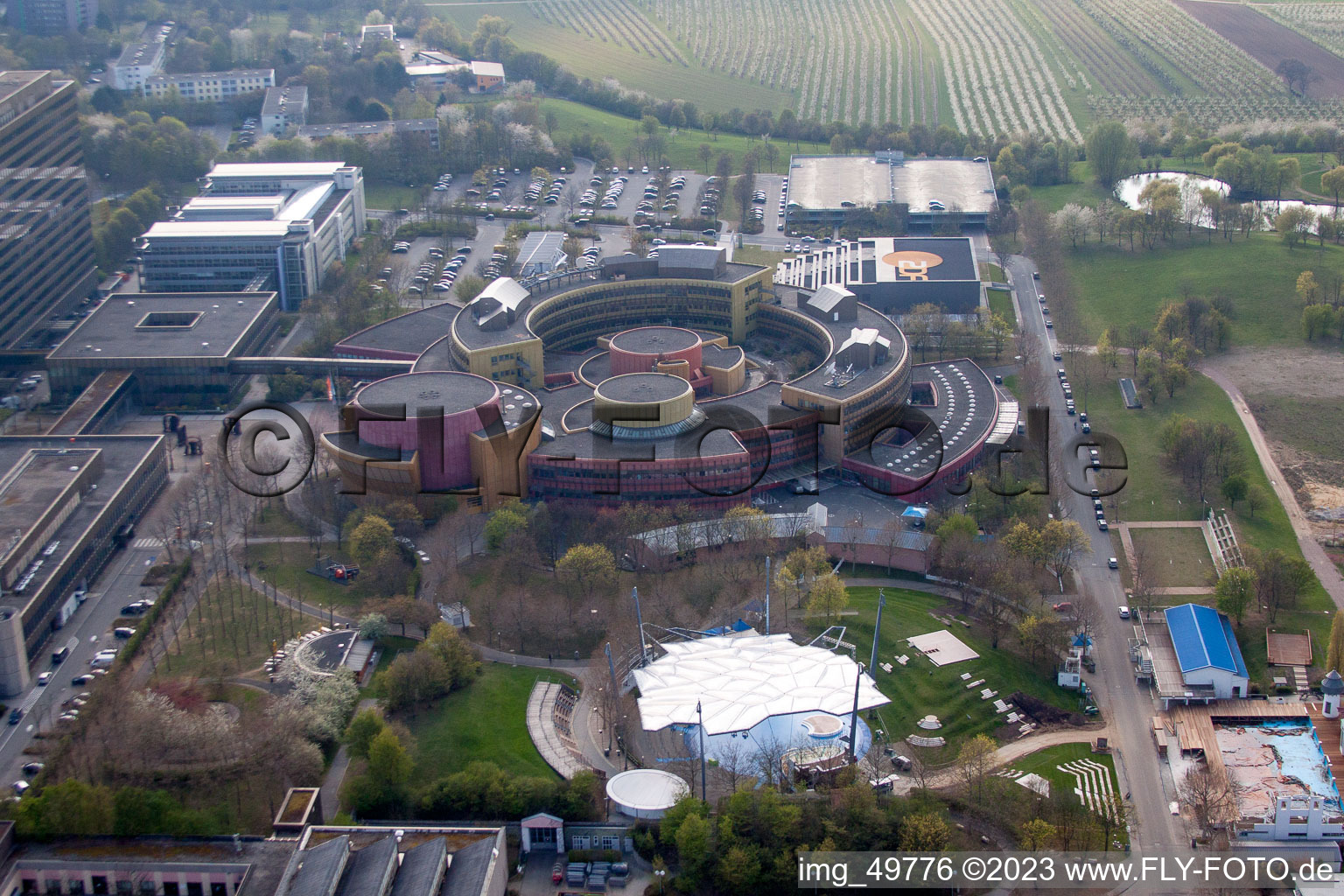 Drohnenaufname von ZDF im Ortsteil Lerchenberg in Mainz im Bundesland Rheinland-Pfalz, Deutschland