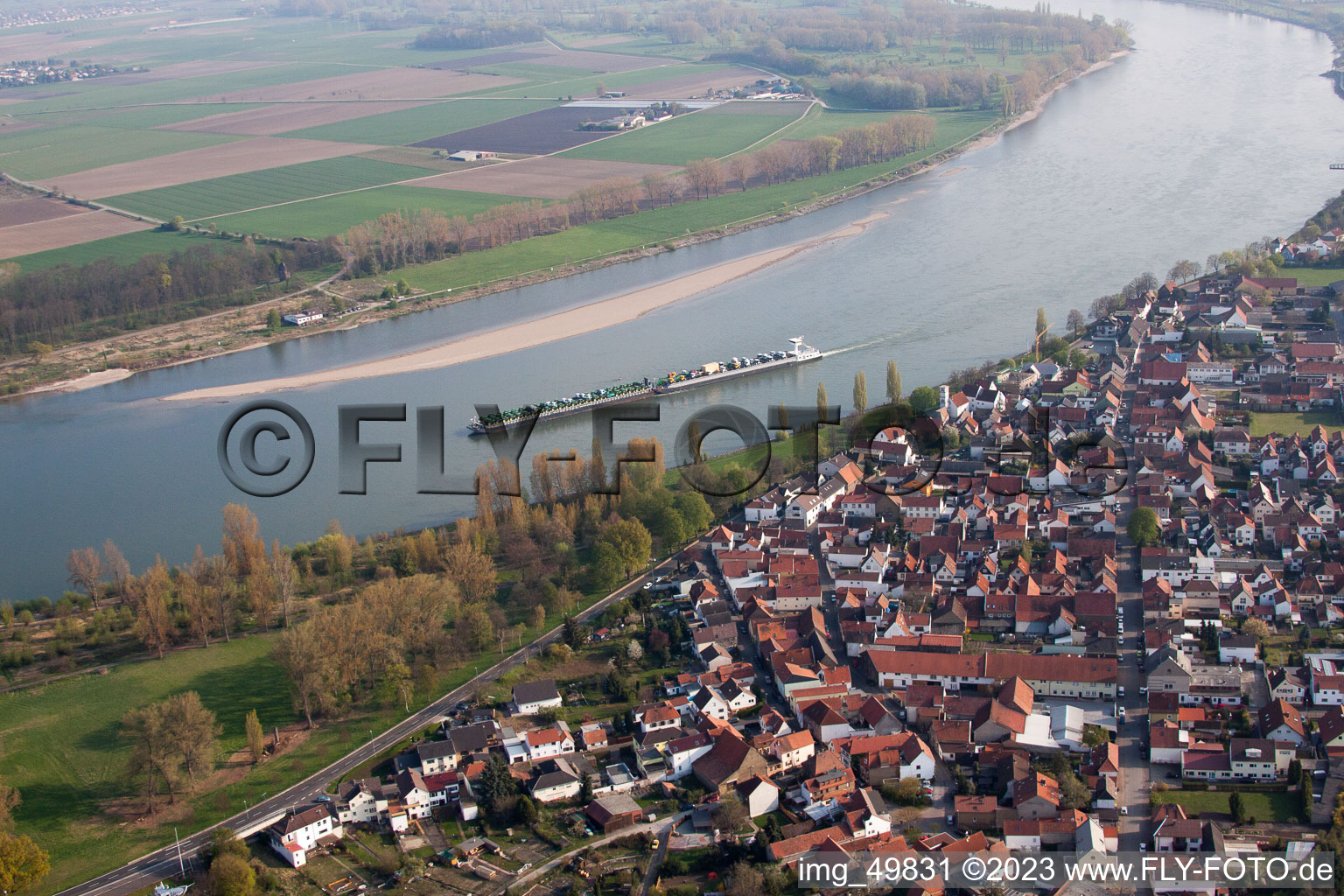 Ortsteil Rheindürkheim in Worms im Bundesland Rheinland-Pfalz, Deutschland aus der Luft betrachtet