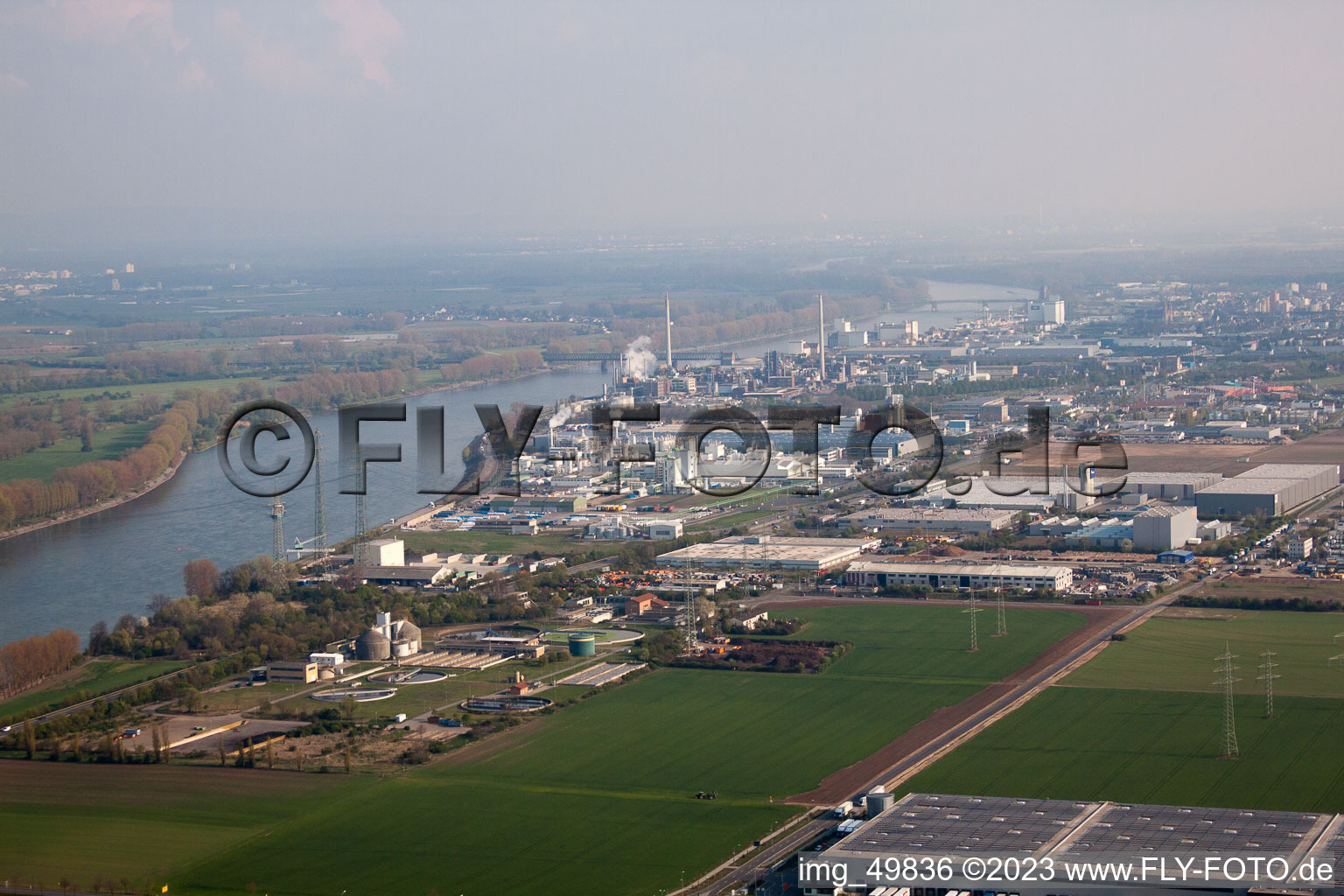 Worms, Industriegebiet Nord am Rhein im Bundesland Rheinland-Pfalz, Deutschland von oben gesehen