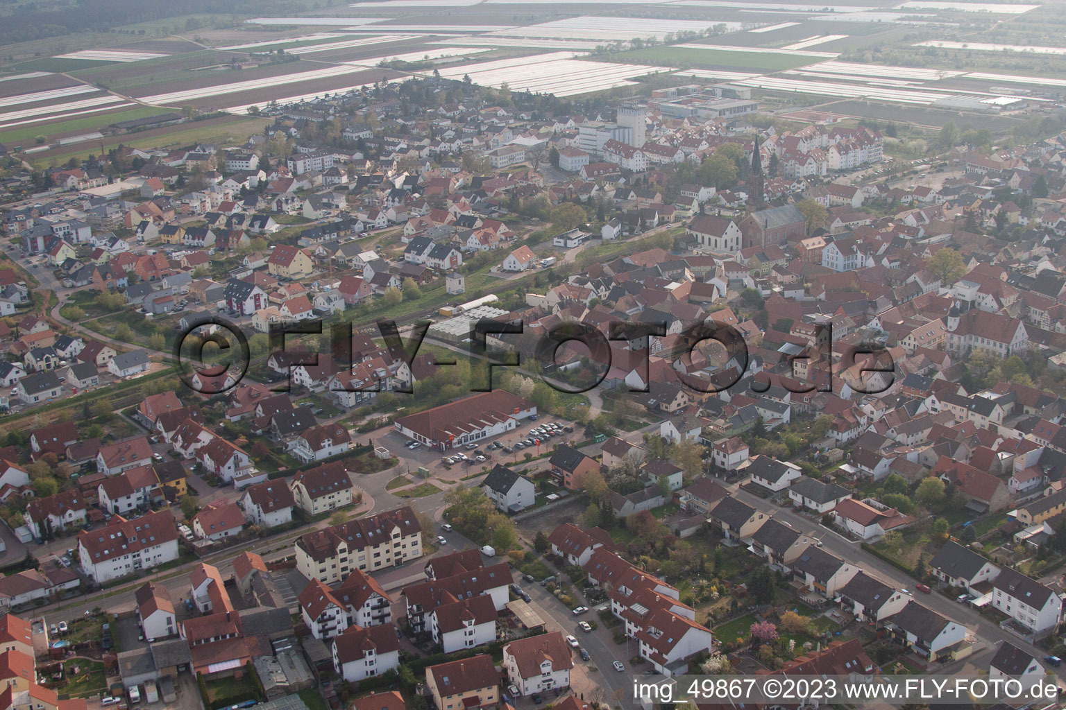 Lambsheim im Bundesland Rheinland-Pfalz, Deutschland aus der Drohnenperspektive