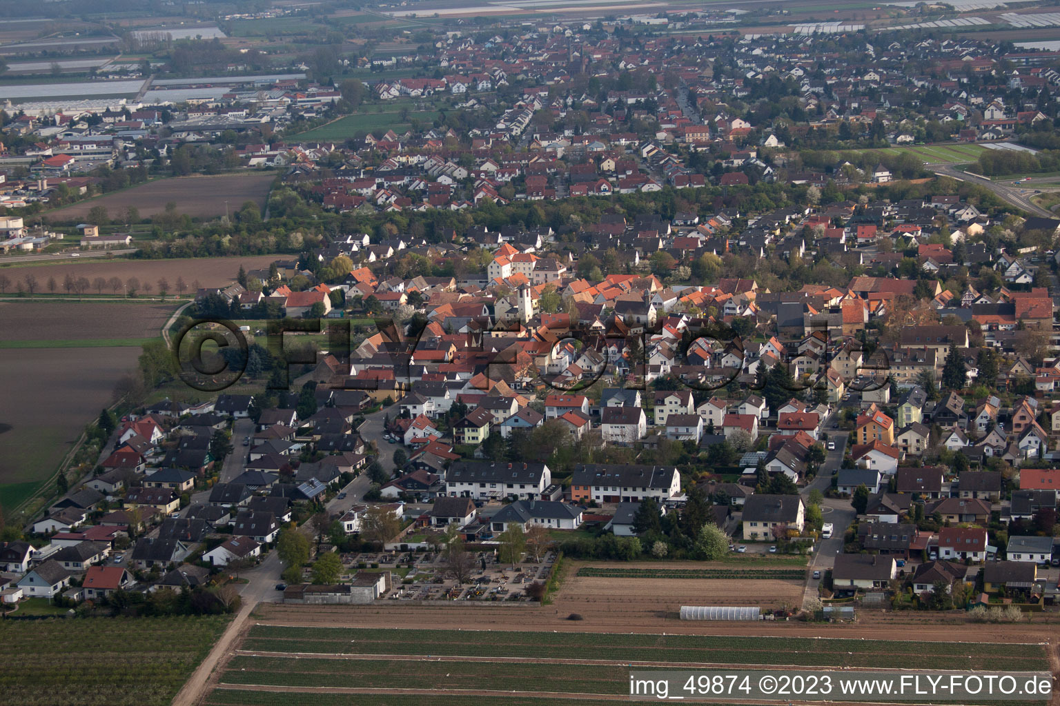 Schrägluftbild von Ortsteil Schauernheim in Dannstadt-Schauernheim im Bundesland Rheinland-Pfalz, Deutschland