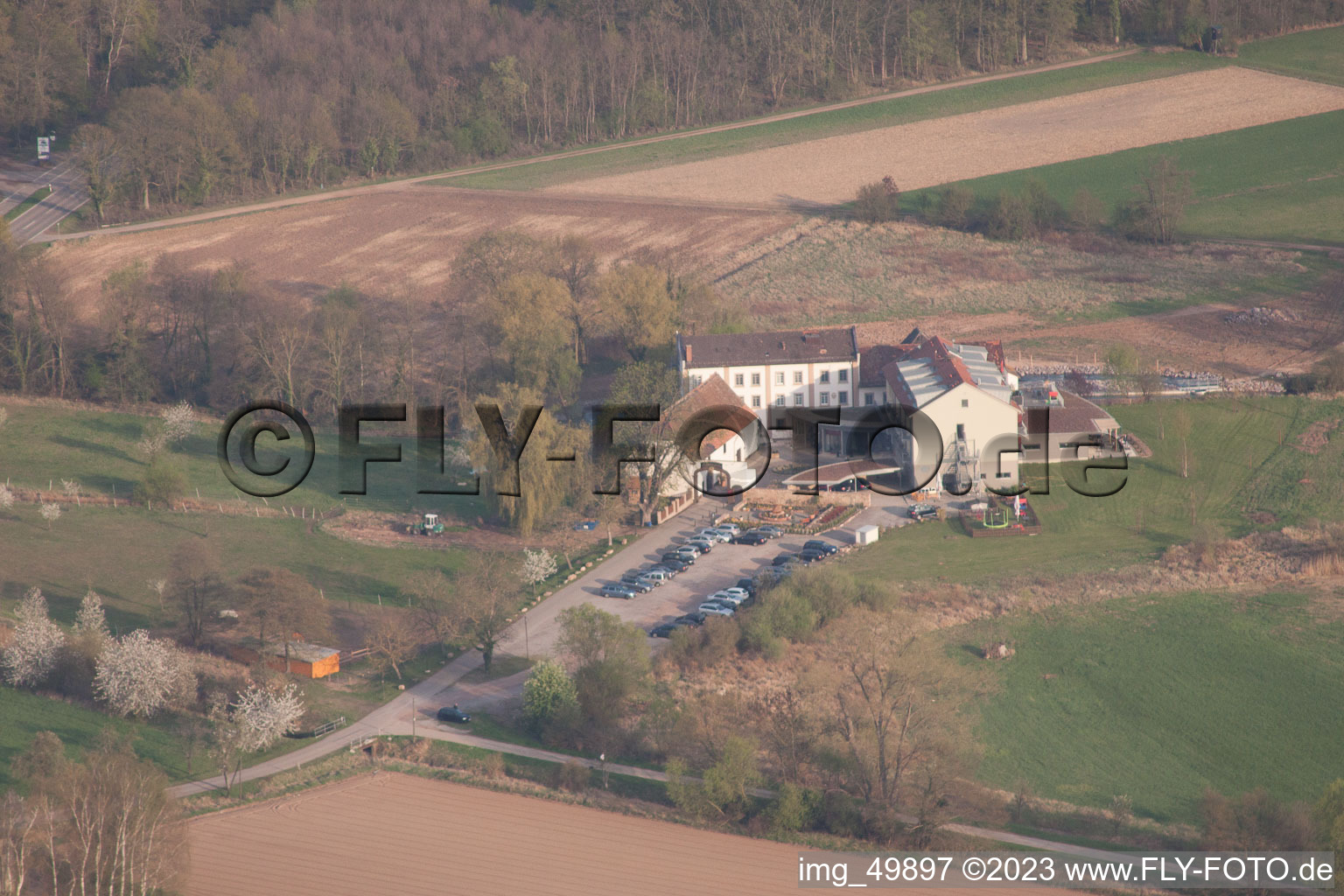 Schrägluftbild von Zeiskam, Zeiskamer Mühle im Bundesland Rheinland-Pfalz, Deutschland