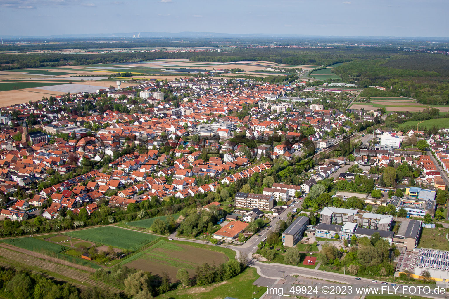 Drohnenbild von Kandel von Südwesten im Bundesland Rheinland-Pfalz, Deutschland