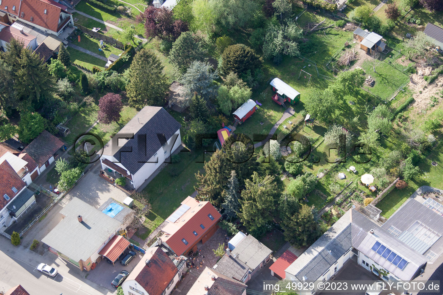 Kandel, Saarstraße Villa Kunterbunt im Bundesland Rheinland-Pfalz, Deutschland aus der Drohnenperspektive