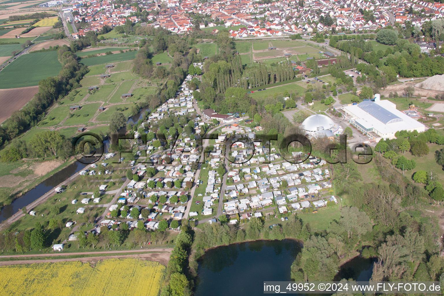 Rülzheim im Bundesland Rheinland-Pfalz, Deutschland aus der Drohnenperspektive