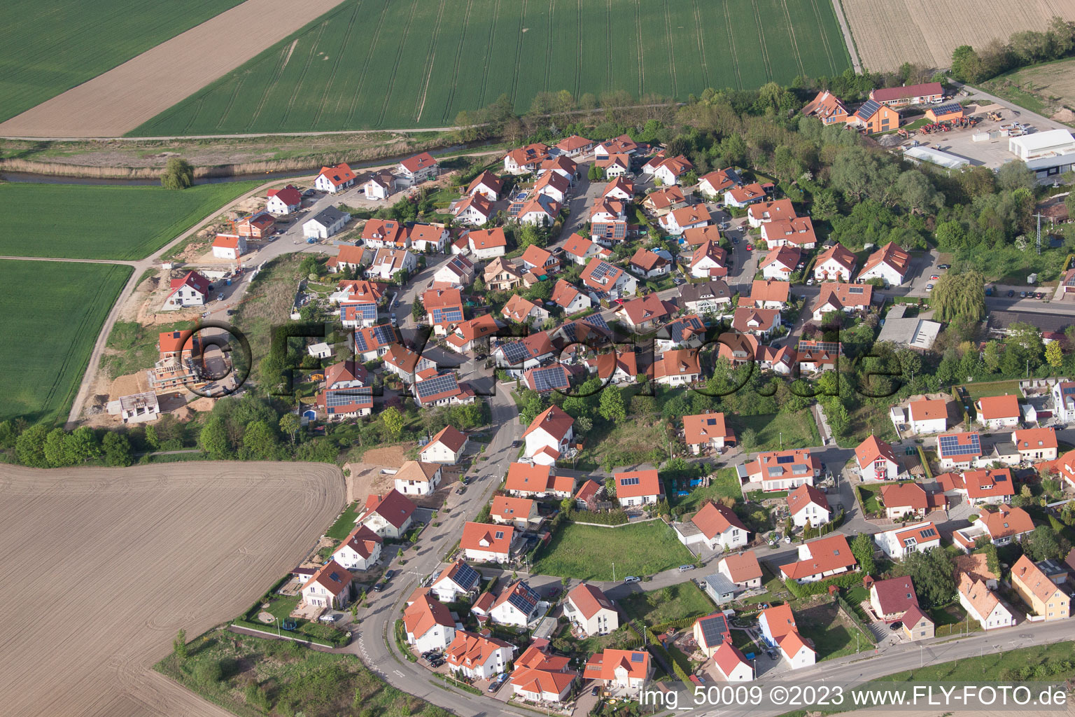 Leimersheim im Bundesland Rheinland-Pfalz, Deutschland aus der Drohnenperspektive