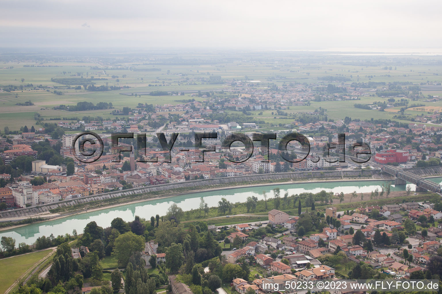 Luftbild von Latisana im Bundesland Friaul-Julisch Venetien, Italien