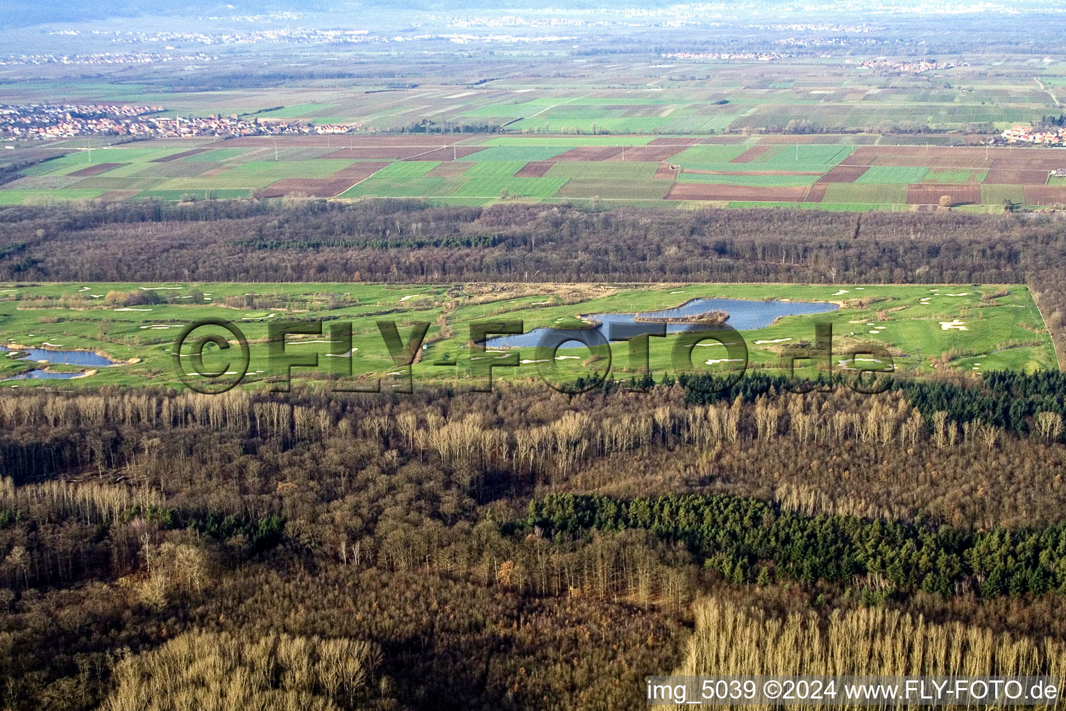 Gelände des Golfplatz Golfanlage Landgut Dreihof in Essingen im Bundesland Rheinland-Pfalz, Deutschland aus der Luft