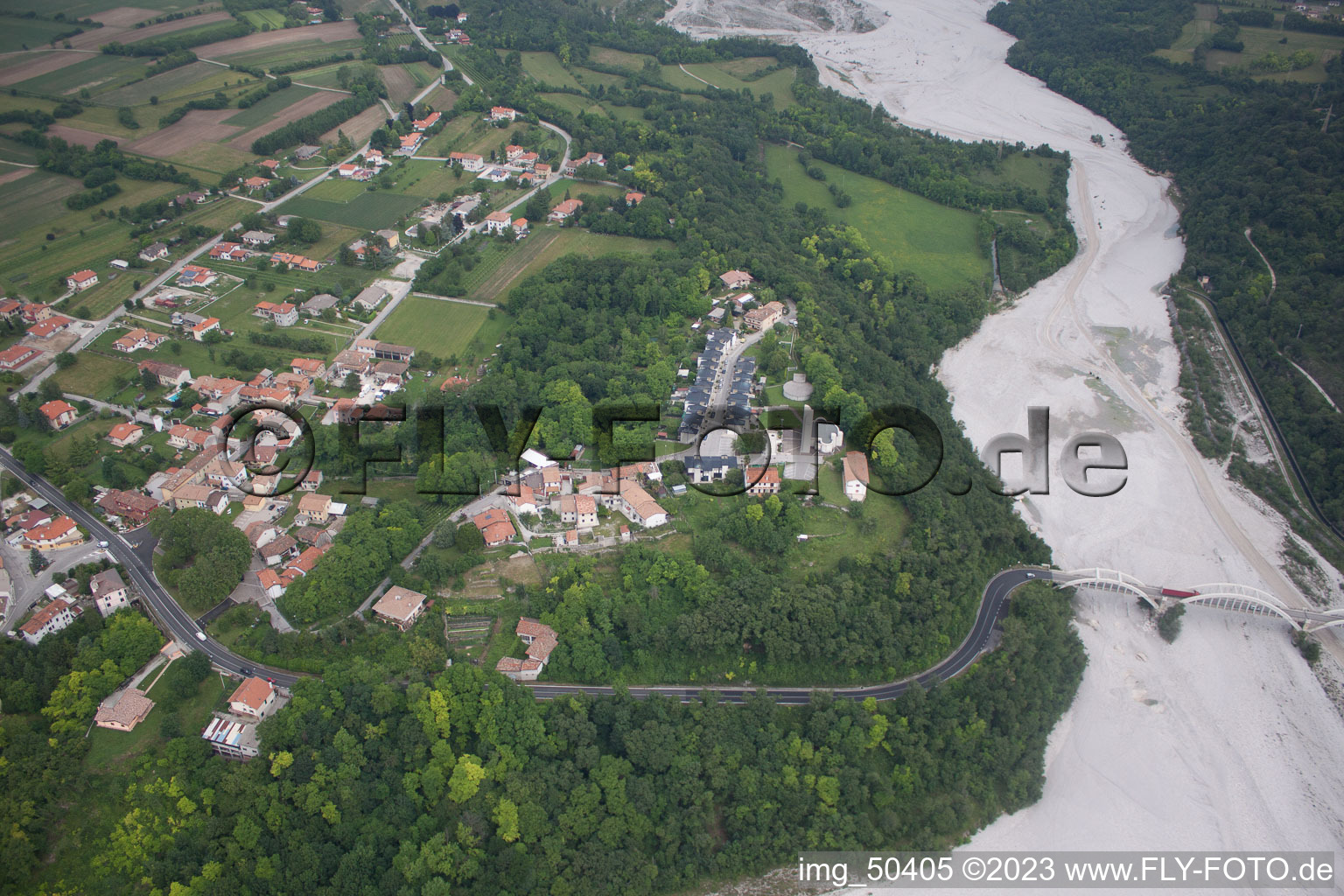 Luftbild von Calle im Bundesland Friaul-Julisch Venetien, Italien