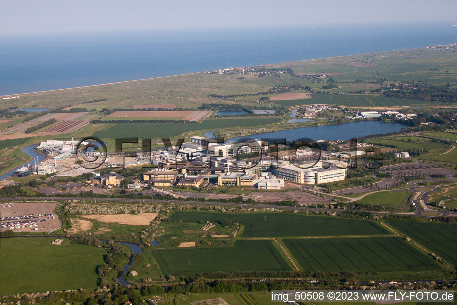 Luftbild von Gebäude und Produktionshallen auf dem Werksgelände des Chemieproduzenten Pfizer Ltd und Discovery Park in Sandwich in England, Vereinigtes Königreich, Großbritanien