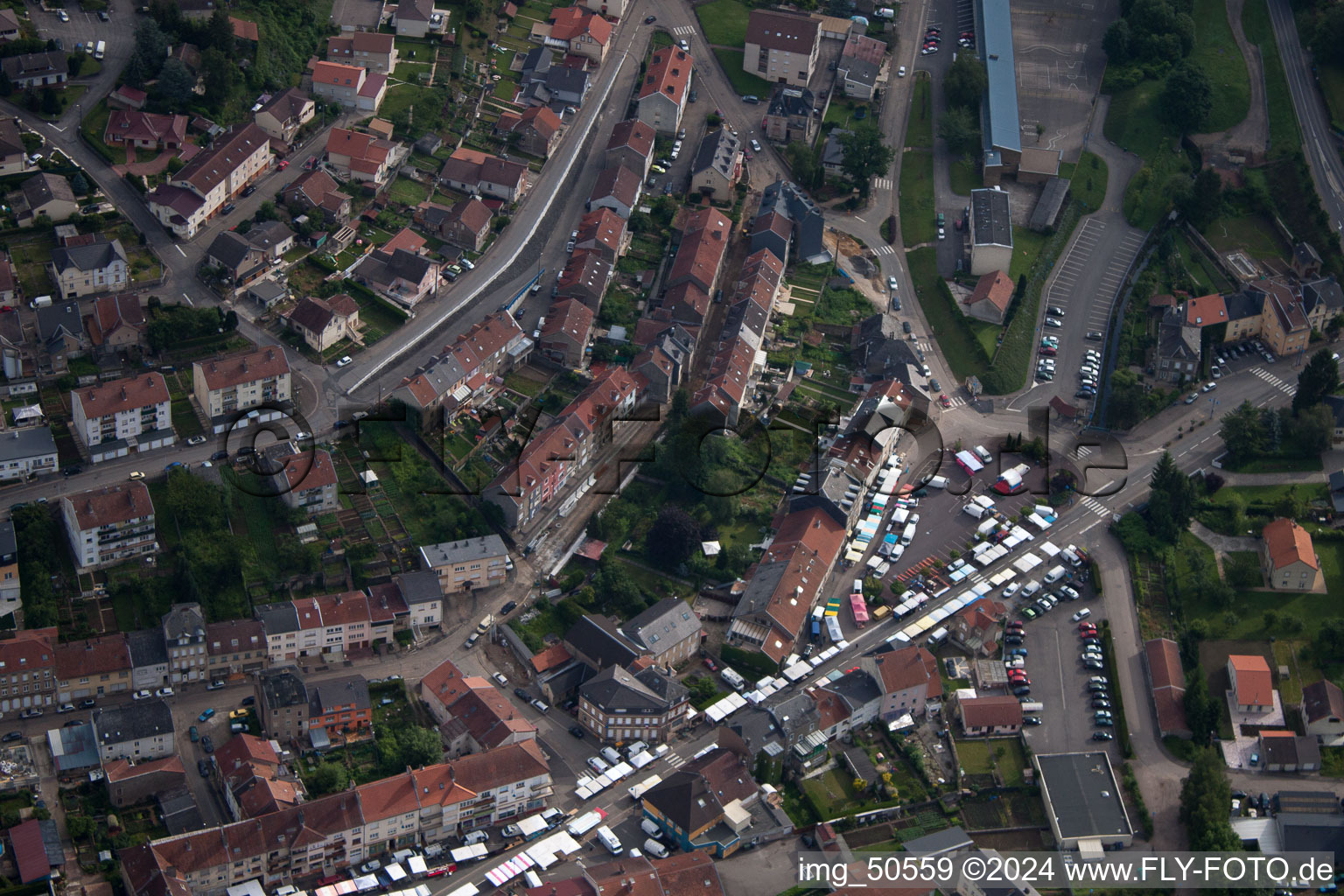 Luftbild von Ortsansicht der Straßen und Häuser der Wohngebiete in Ottange in Grand Est im Bundesland Moselle, Frankreich