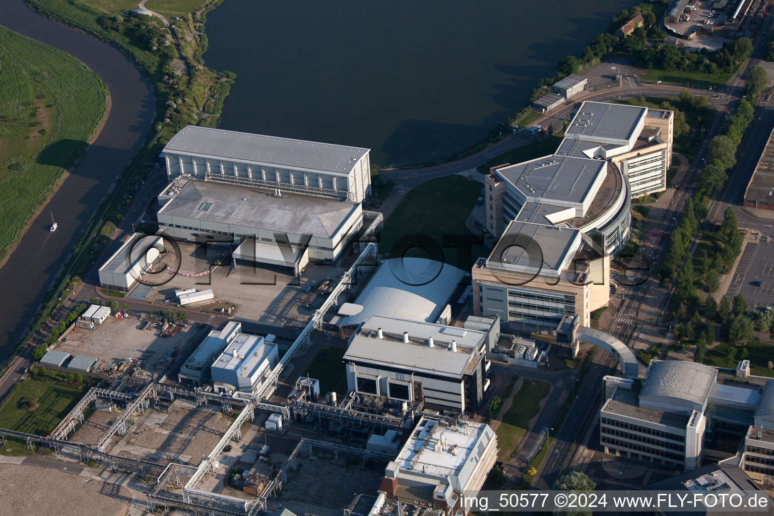 Drohnenbild von Gebäude und Produktionshallen auf dem Werksgelände des Chemieproduzenten Pfizer Ltd und Discovery Park in Sandwich in England, Vereinigtes Königreich, Großbritanien