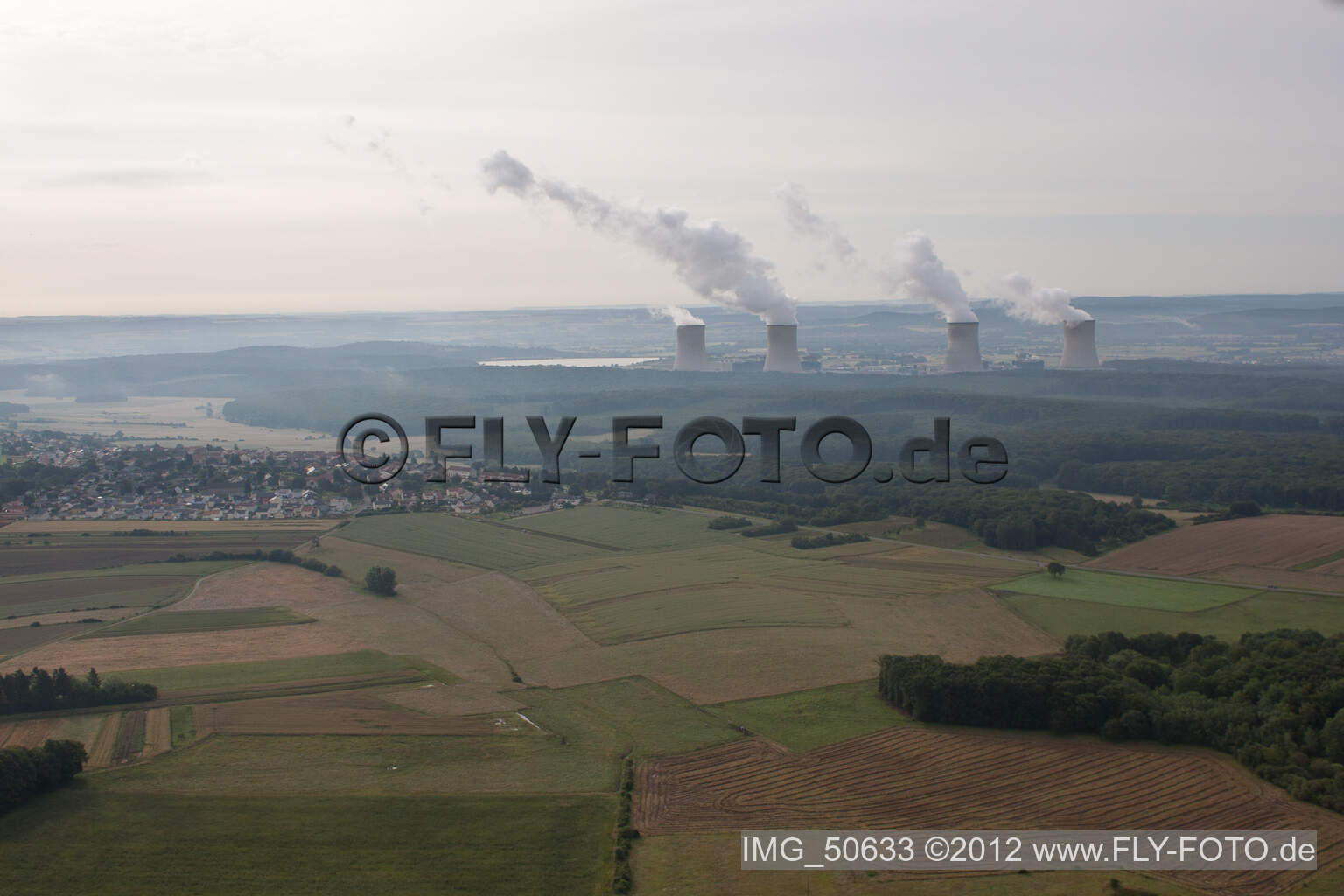 Luftbild von Cattenom, centrale nucleaire von Westen in Cattenom im Bundesland Moselle, Frankreich