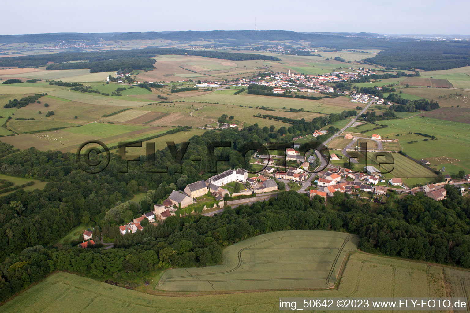 Roussy-le-Village im Bundesland Moselle, Frankreich aus der Luft