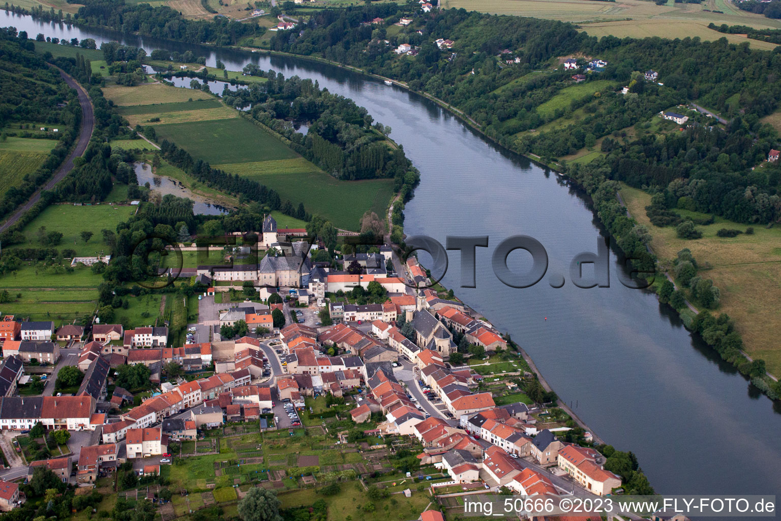 Rettel im Bundesland Moselle, Frankreich aus der Luft betrachtet
